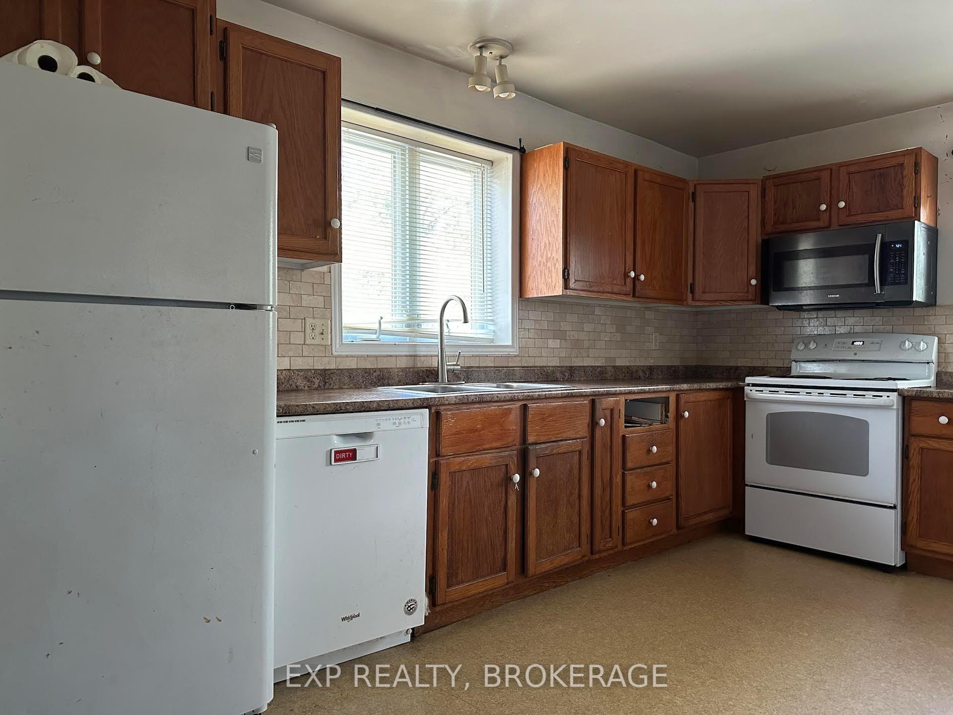 Photo 14 of 912 Purdy Mills Road, Kingston, West of Sir John A. Blvd — HOMEH