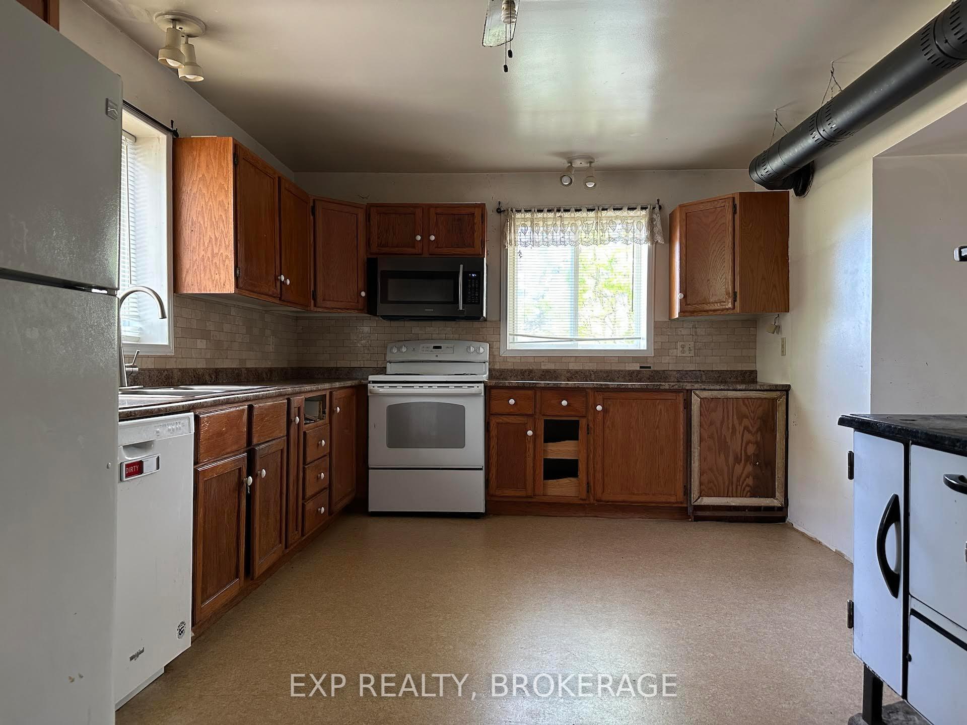 Photo 15 of 912 Purdy Mills Road, Kingston, West of Sir John A. Blvd — HOMEH