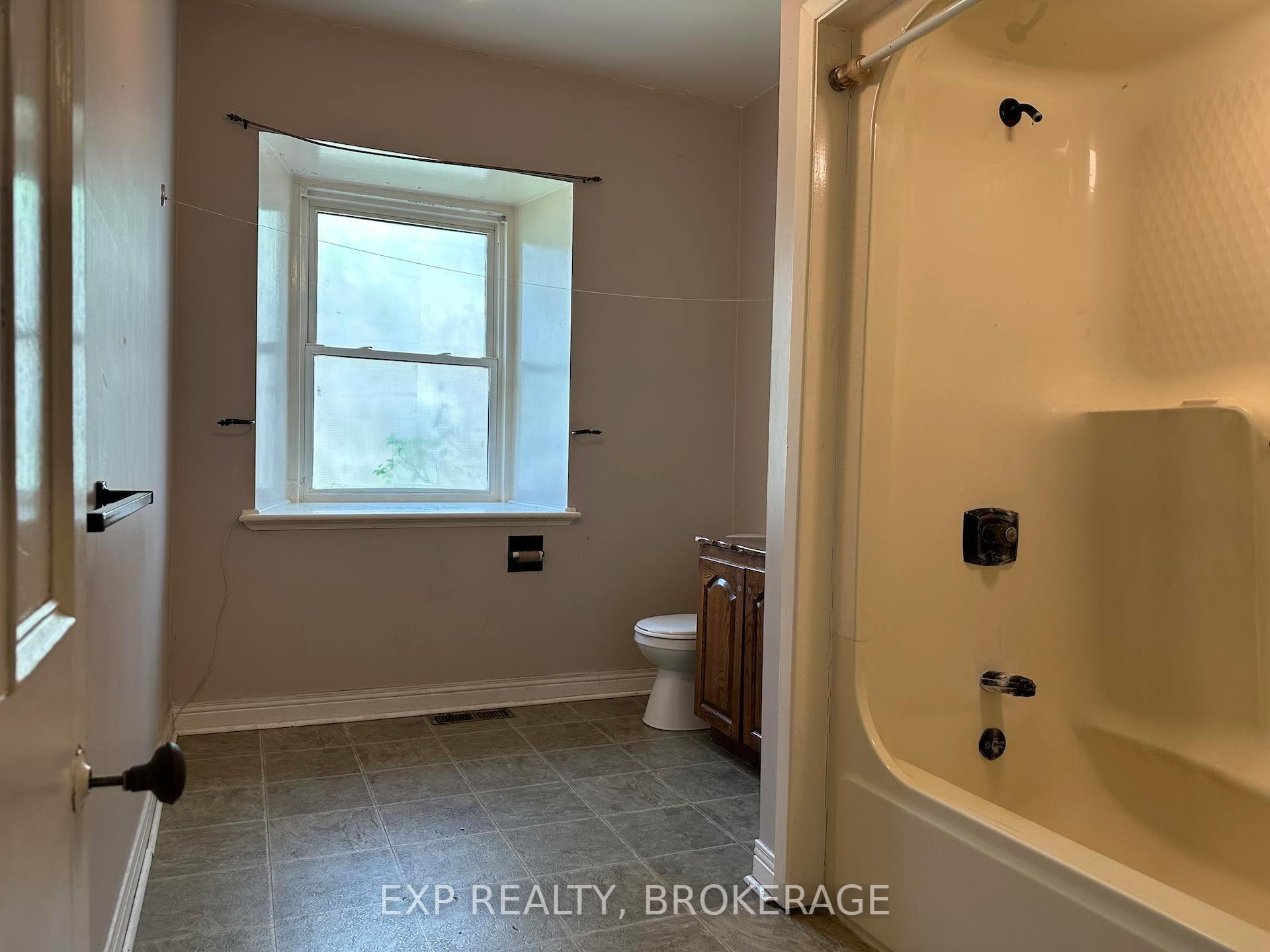 Photo 21 of 912 Purdy Mills Road, Kingston, West of Sir John A. Blvd — HOMEH