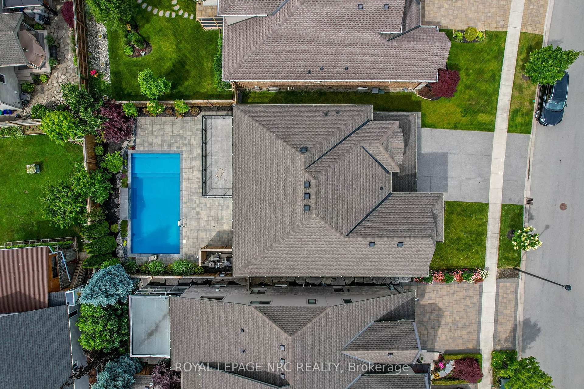 Photo 3 of 8 Tuscany Court, St. Catharines, Grapeview — HOMEH
