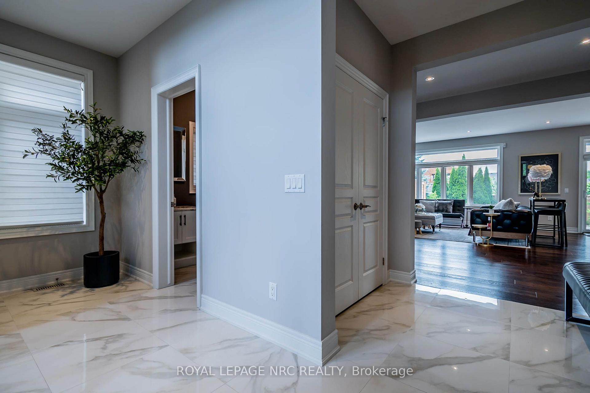 Photo 5 of 8 Tuscany Court, St. Catharines, Grapeview — HOMEH