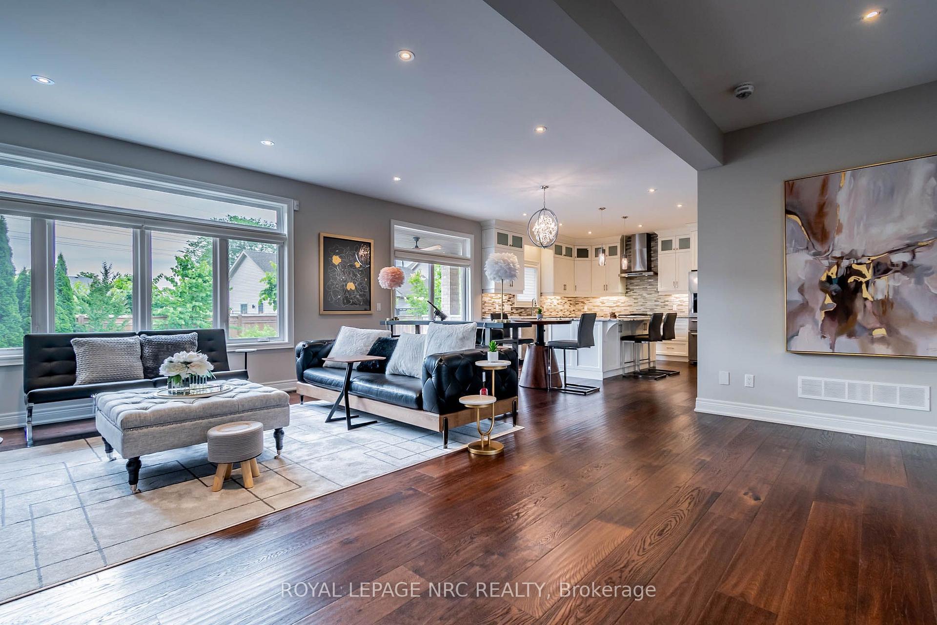 Photo 10 of 8 Tuscany Court, St. Catharines, Grapeview — HOMEH
