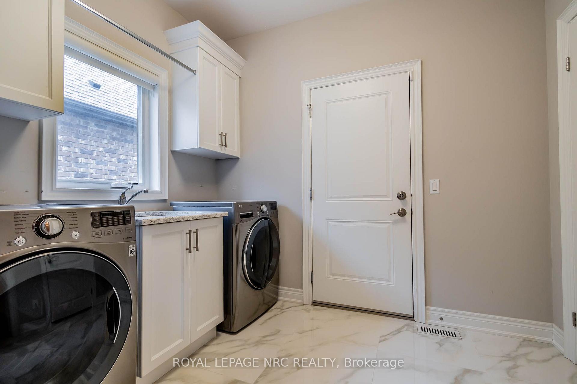 Photo 16 of 8 Tuscany Court, St. Catharines, Grapeview — HOMEH
