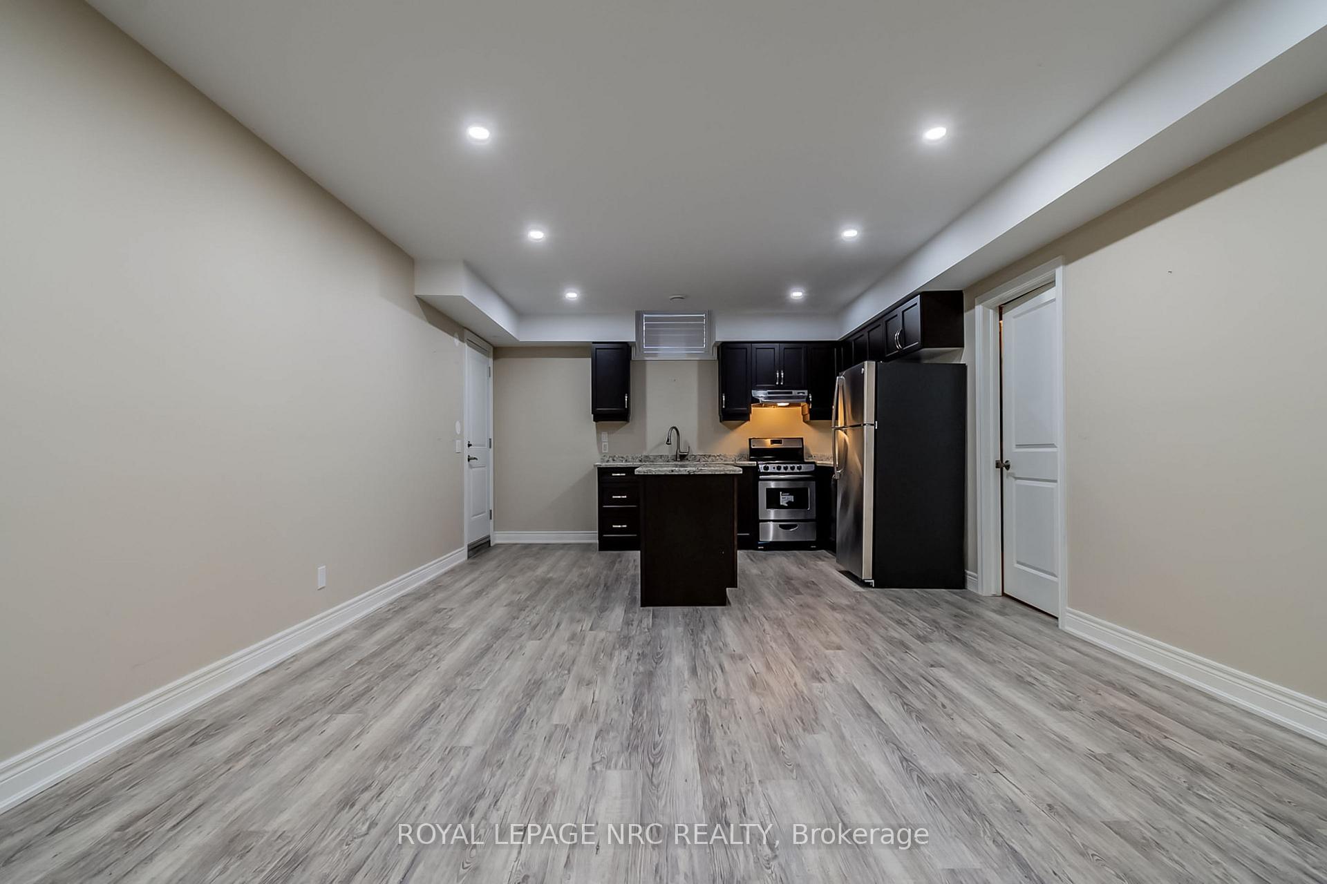Photo 32 of 8 Tuscany Court, St. Catharines, Grapeview — HOMEH