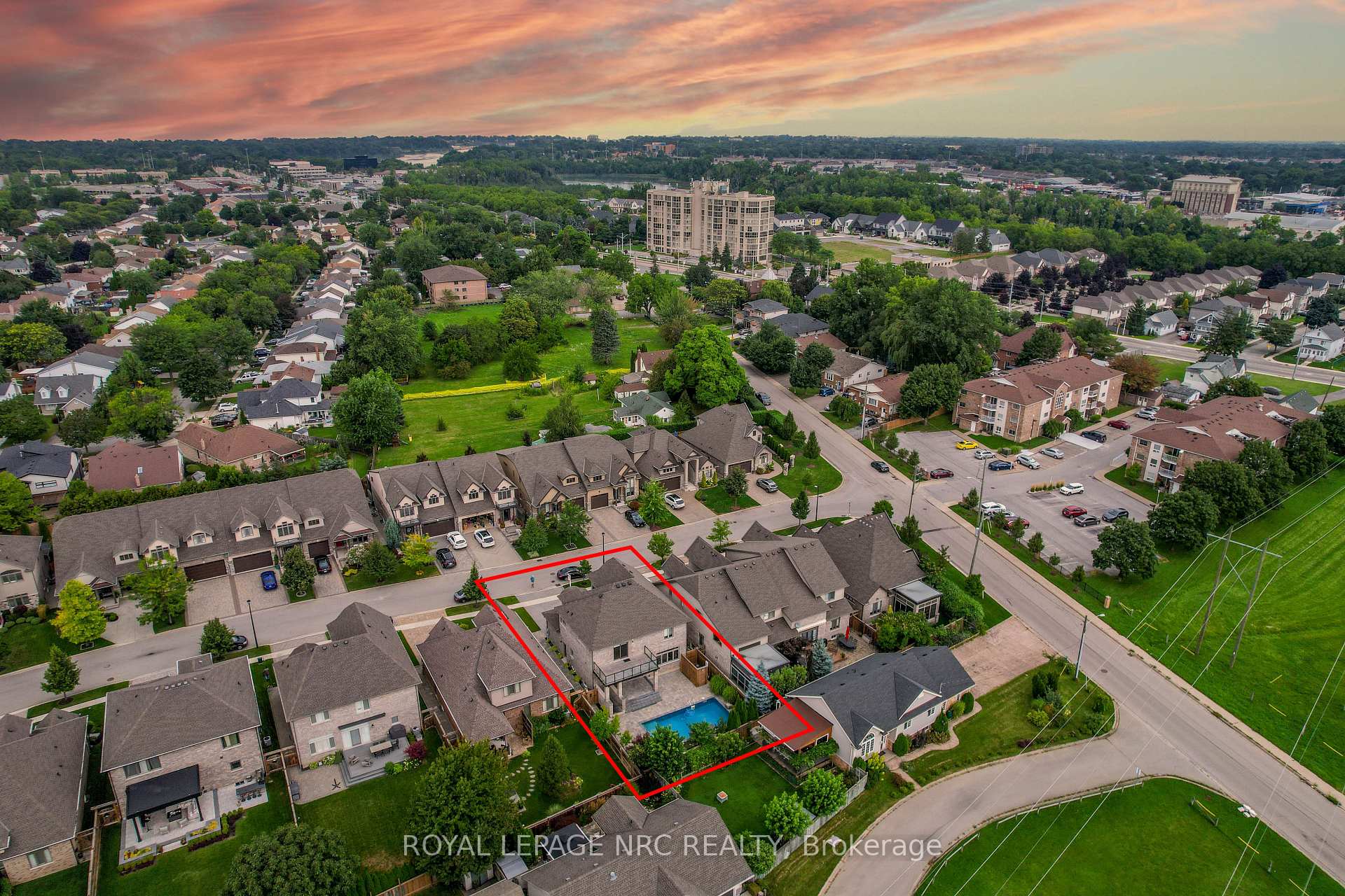 Photo 49 of 8 Tuscany Court, St. Catharines, Grapeview — HOMEH