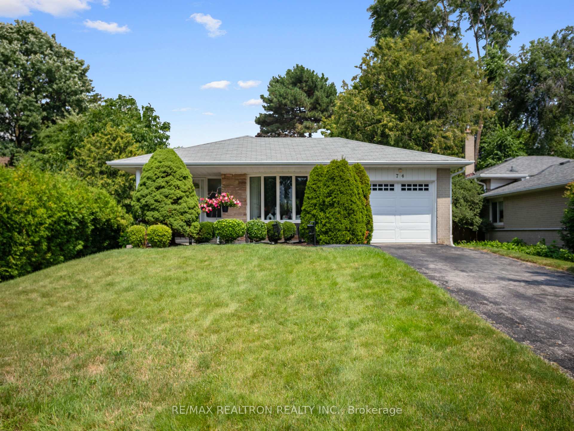 Photo 1 of 74 Threadneedle Crescent, North York, Hillcrest Village — HOMEH