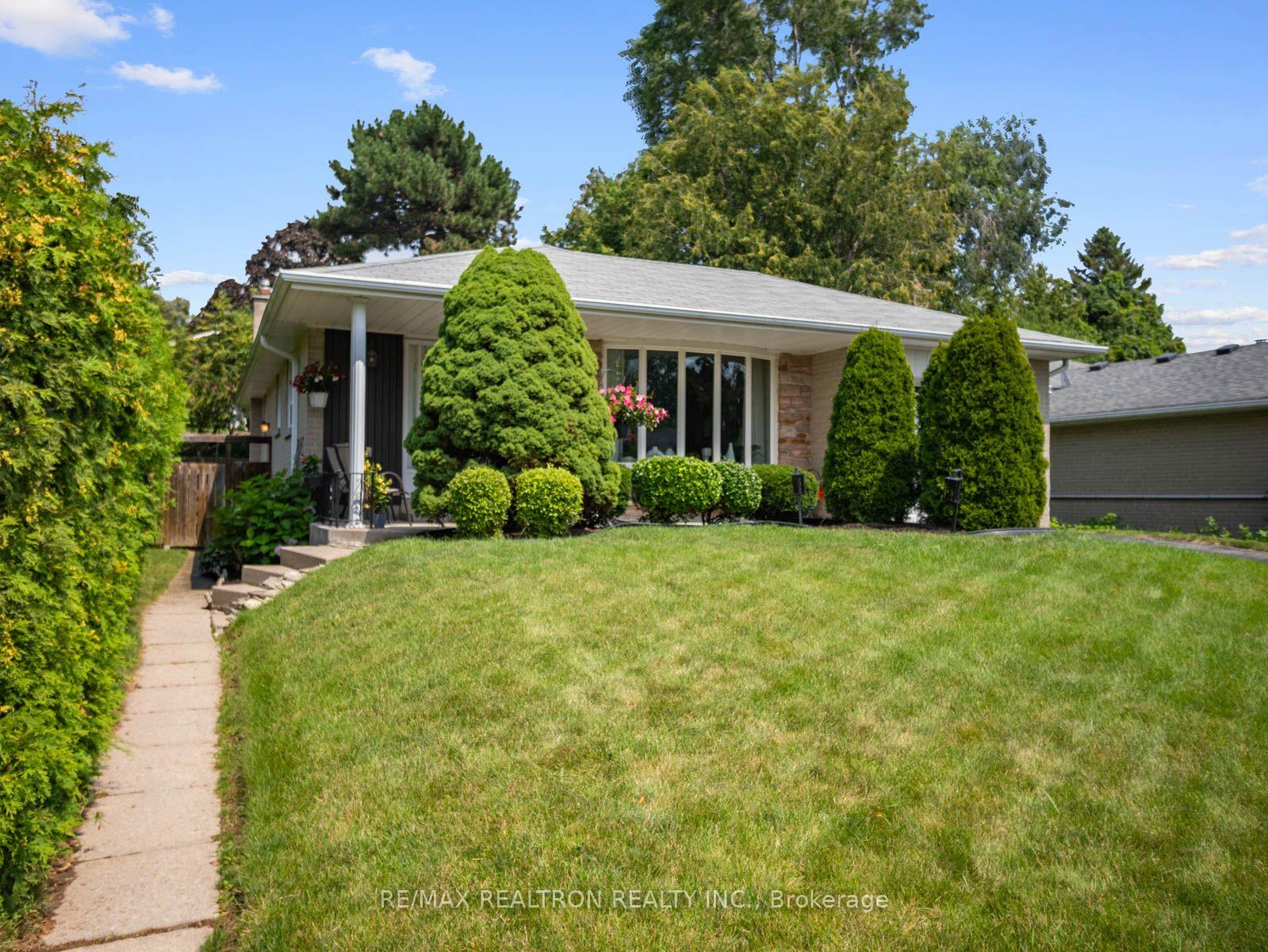 Photo 2 of 74 Threadneedle Crescent, North York, Hillcrest Village — HOMEH