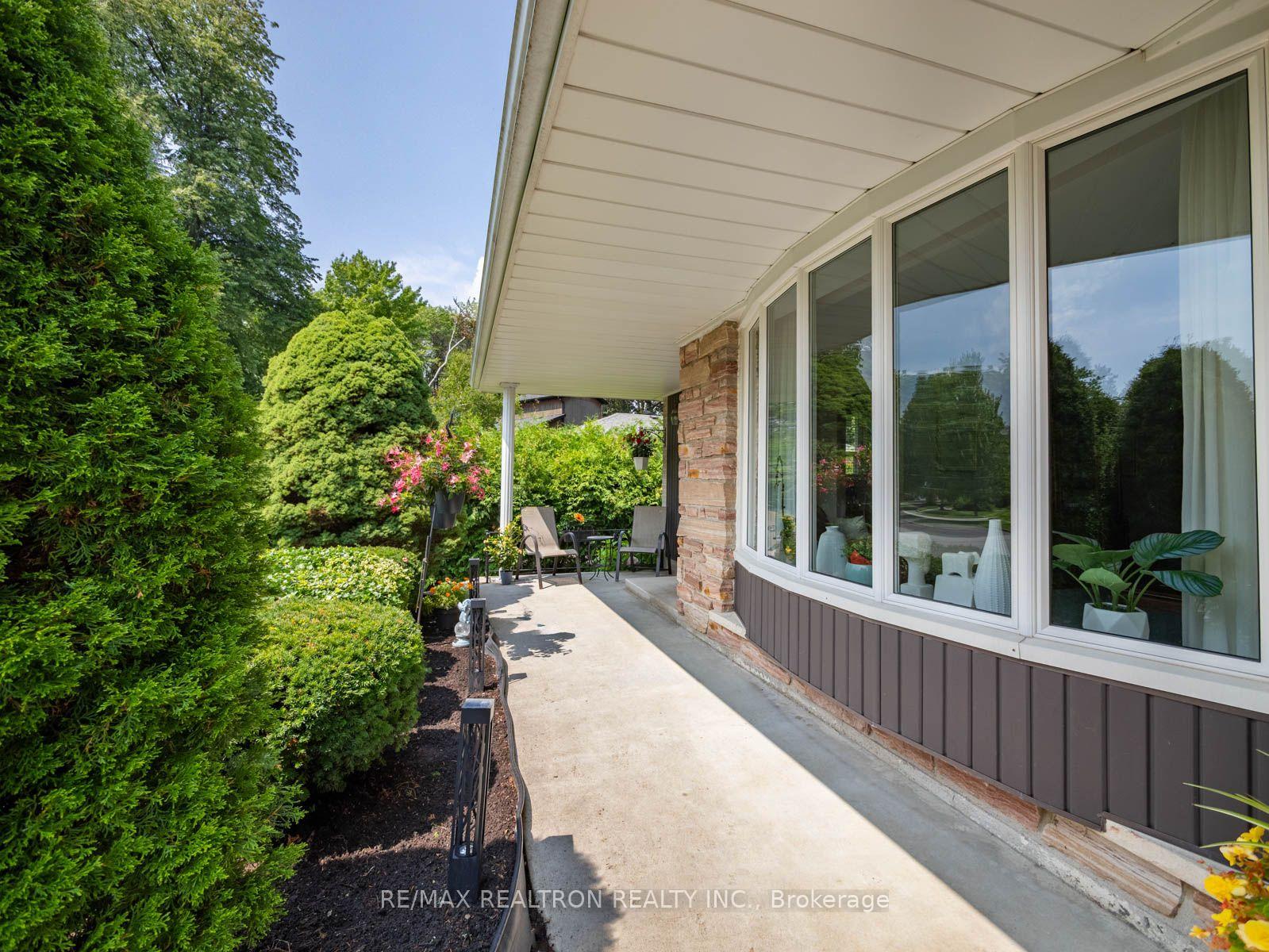 Photo 3 of 74 Threadneedle Crescent, North York, Hillcrest Village — HOMEH