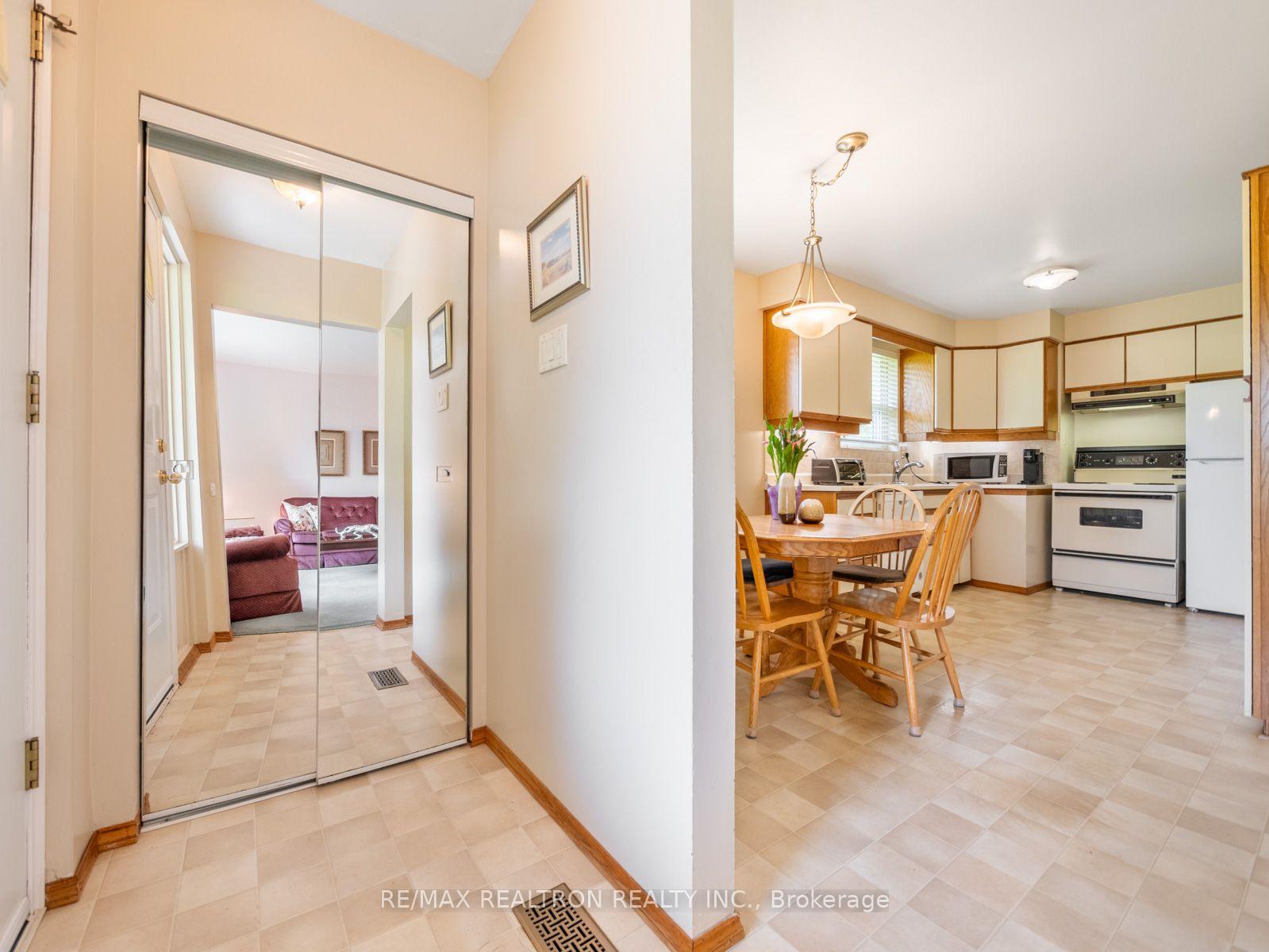 Photo 4 of 74 Threadneedle Crescent, North York, Hillcrest Village — HOMEH