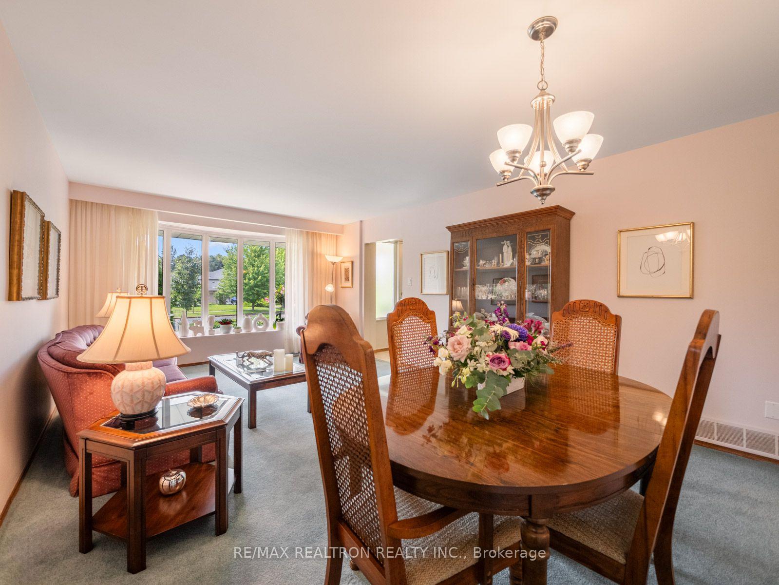 Photo 8 of 74 Threadneedle Crescent, North York, Hillcrest Village — HOMEH