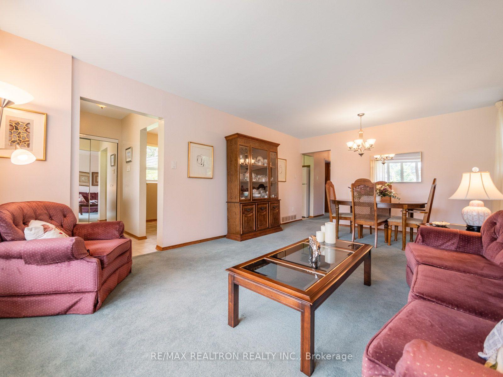 Photo 10 of 74 Threadneedle Crescent, North York, Hillcrest Village — HOMEH