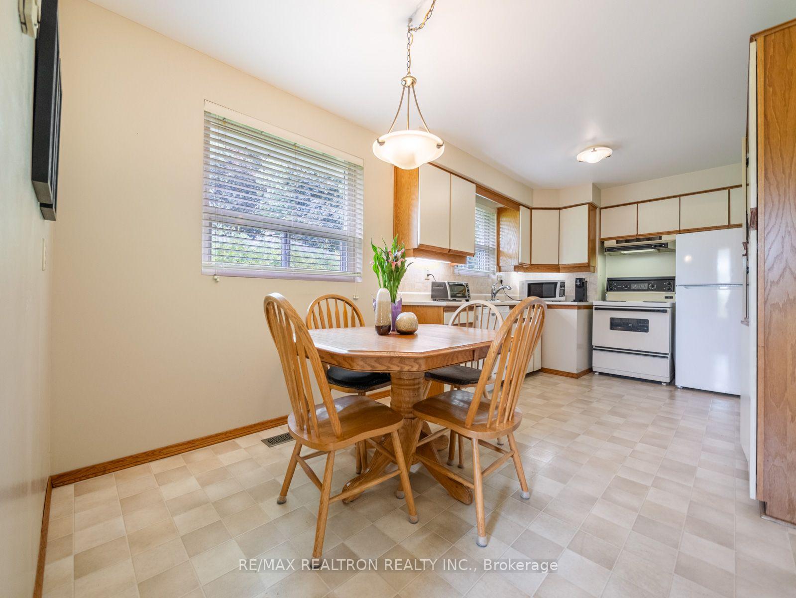 Photo 11 of 74 Threadneedle Crescent, North York, Hillcrest Village — HOMEH