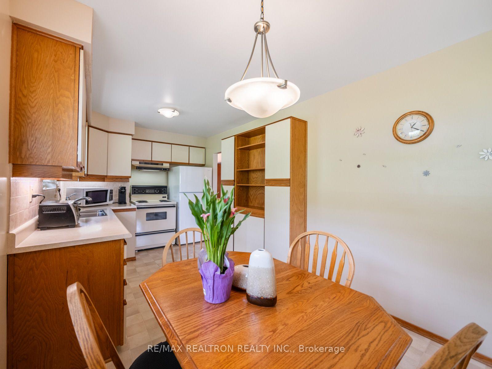 Photo 12 of 74 Threadneedle Crescent, North York, Hillcrest Village — HOMEH