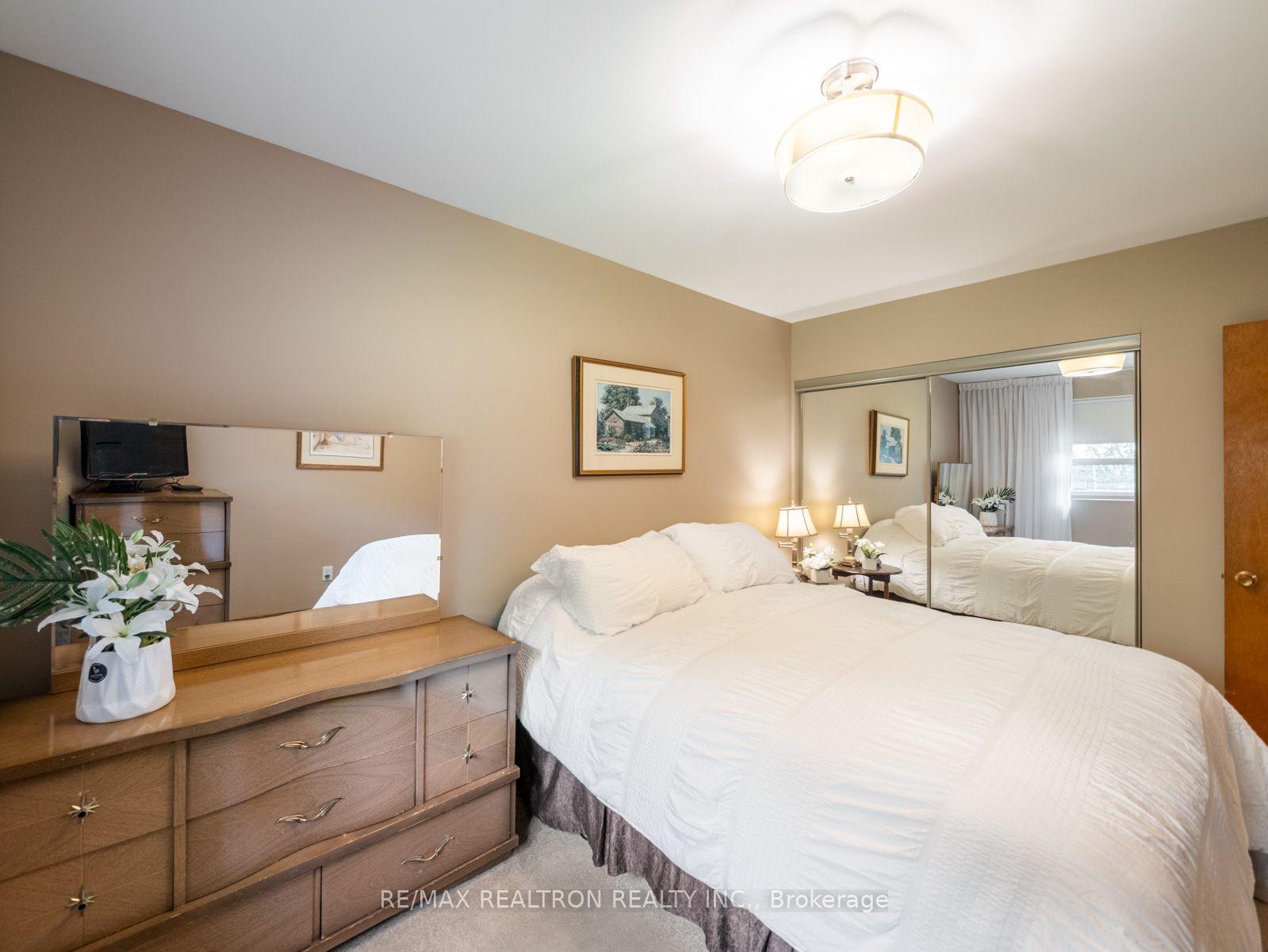 Photo 14 of 74 Threadneedle Crescent, North York, Hillcrest Village — HOMEH