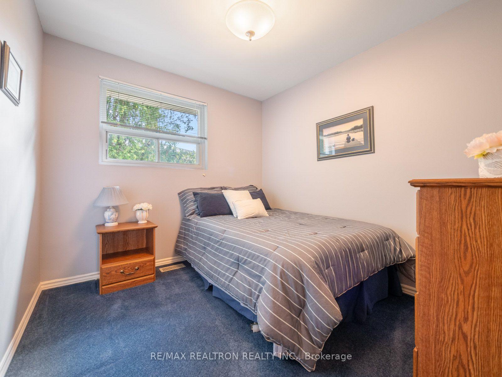 Photo 15 of 74 Threadneedle Crescent, North York, Hillcrest Village — HOMEH