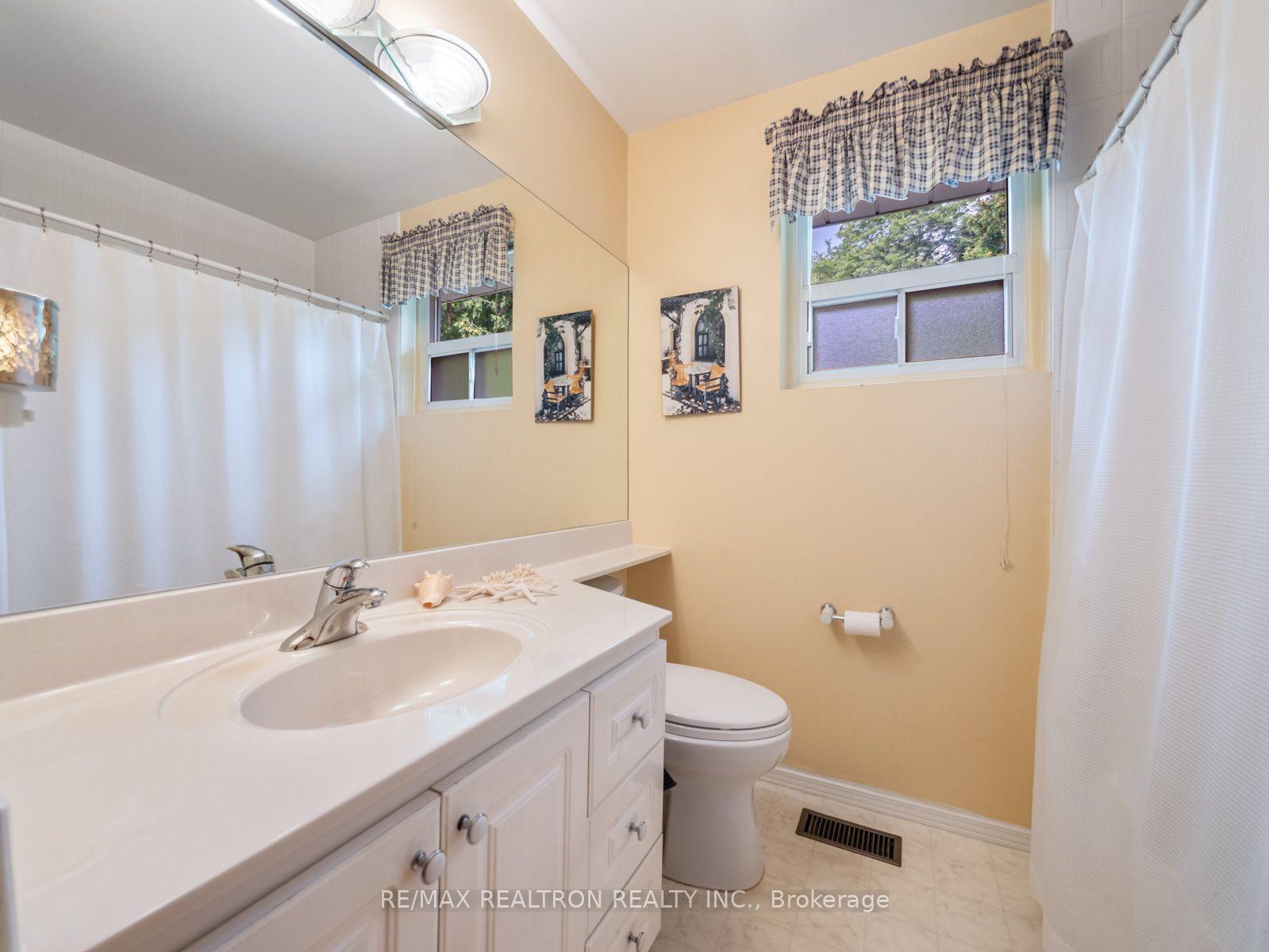 Photo 17 of 74 Threadneedle Crescent, North York, Hillcrest Village — HOMEH