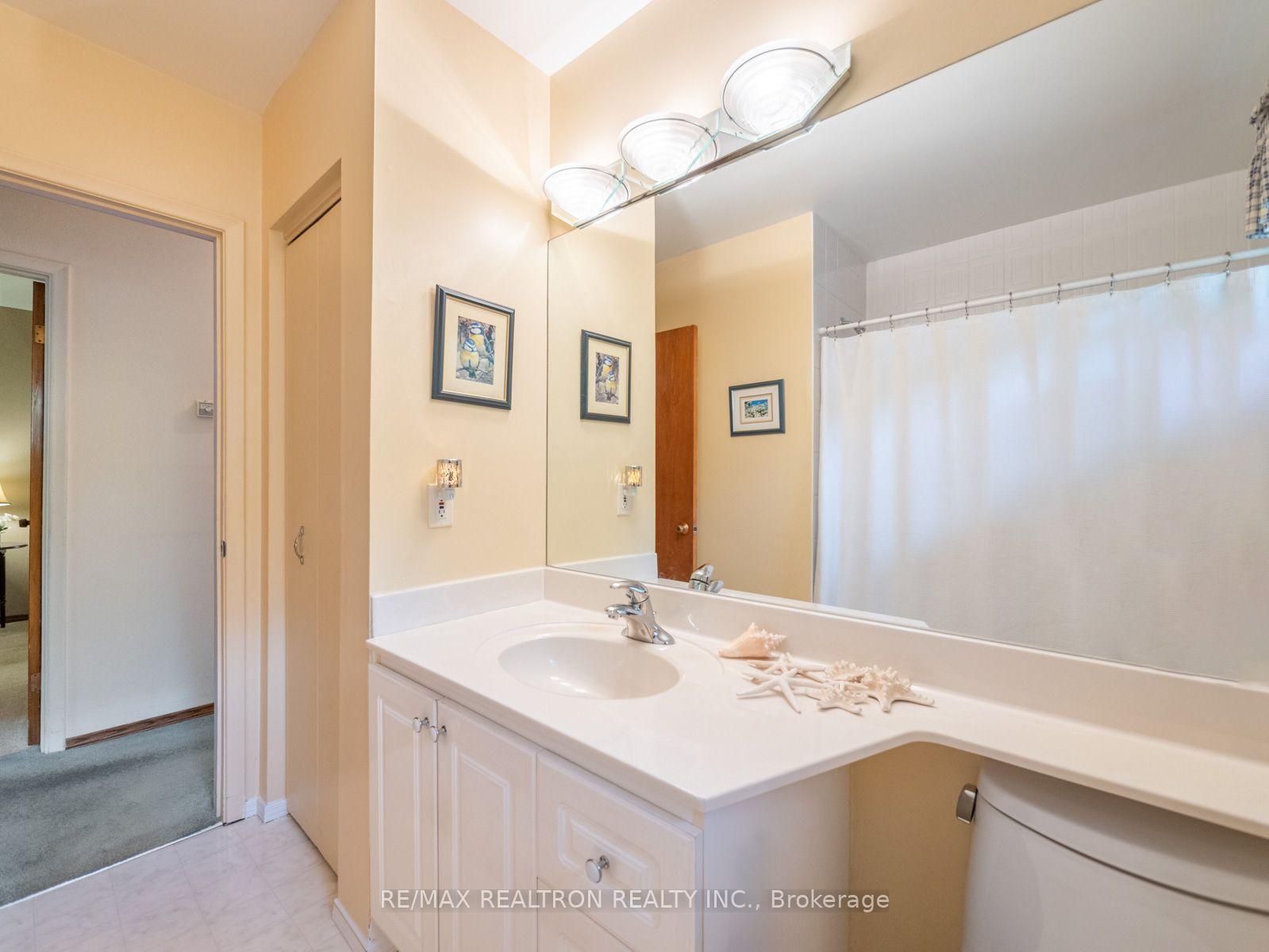 Photo 18 of 74 Threadneedle Crescent, North York, Hillcrest Village — HOMEH