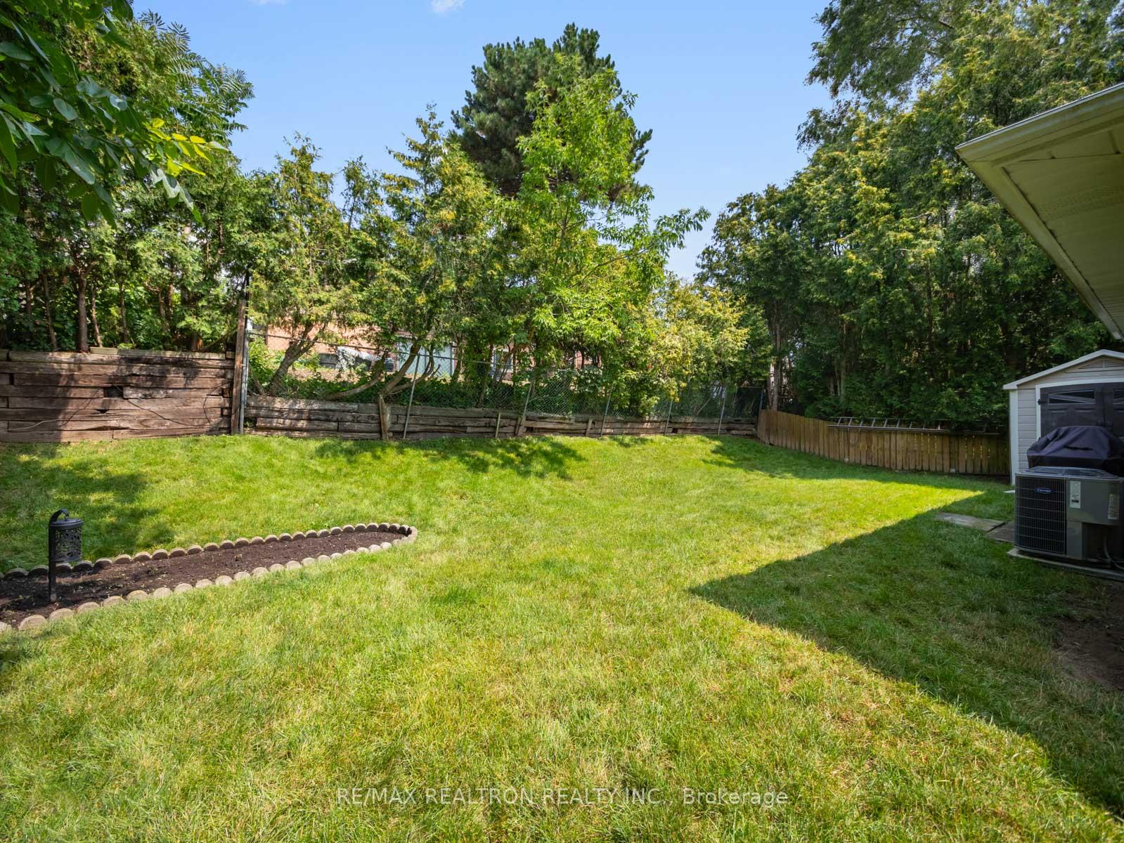 Photo 23 of 74 Threadneedle Crescent, North York, Hillcrest Village — HOMEH