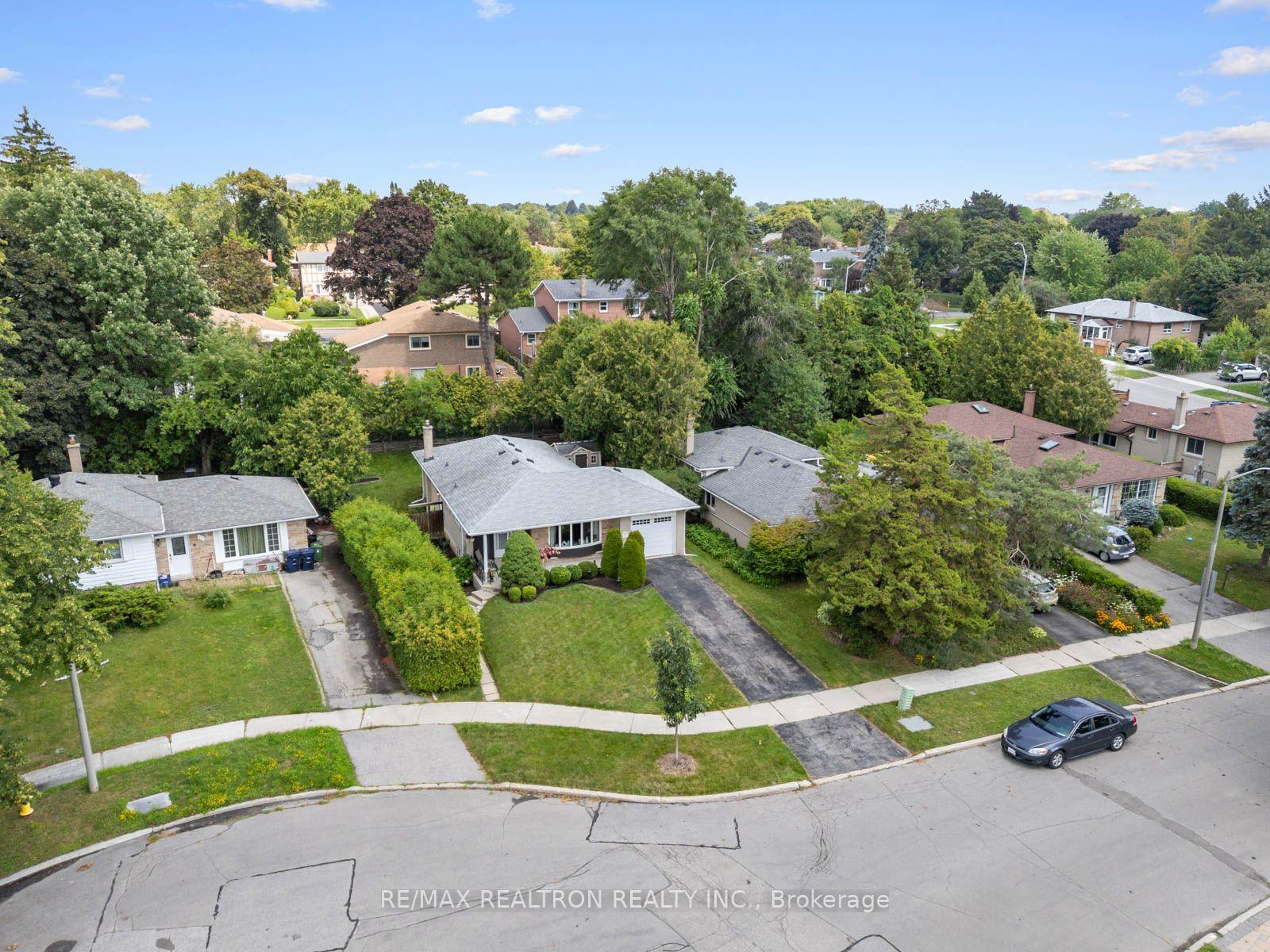 Photo 25 of 74 Threadneedle Crescent, North York, Hillcrest Village — HOMEH