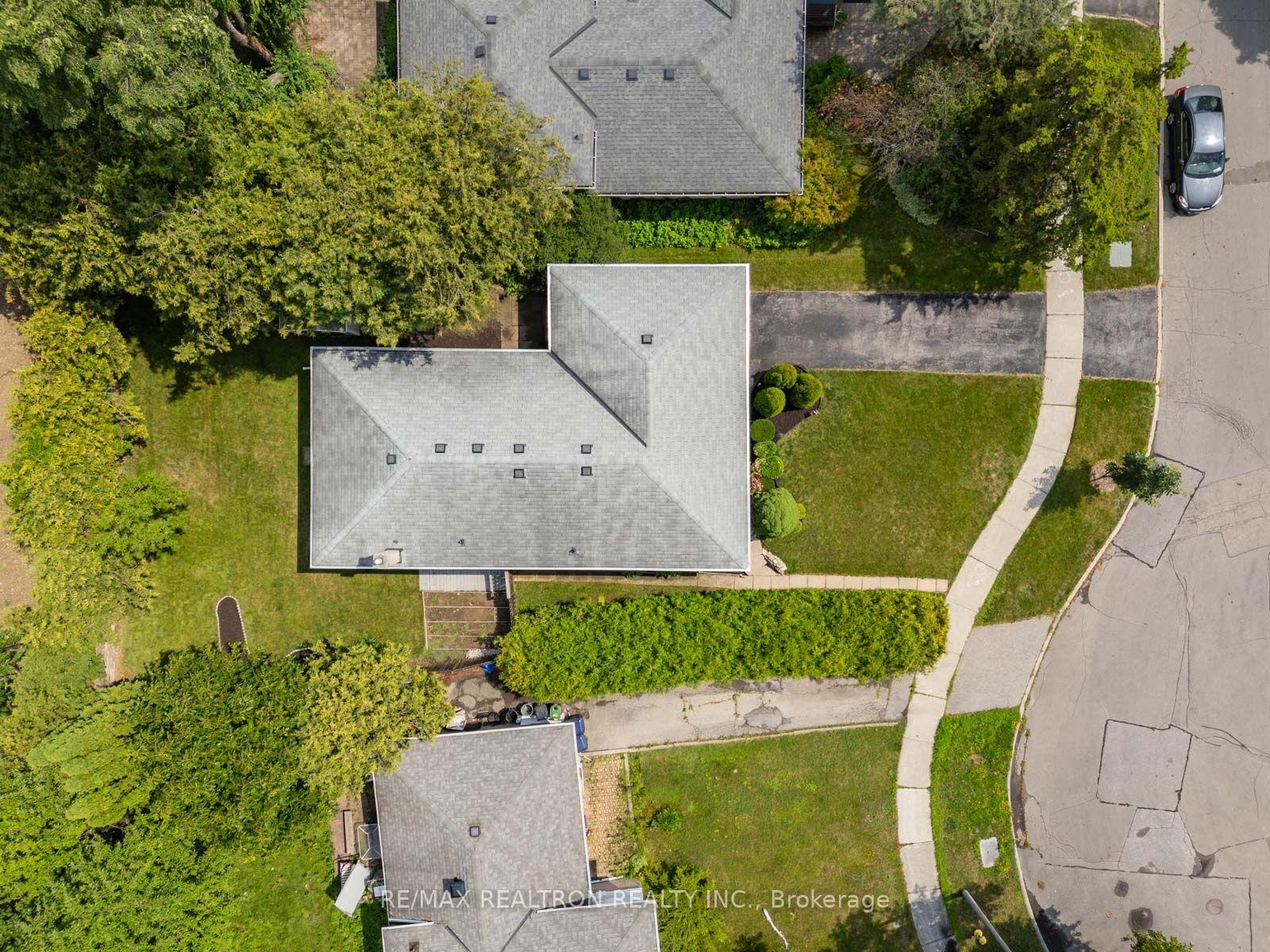 Photo 26 of 74 Threadneedle Crescent, North York, Hillcrest Village — HOMEH