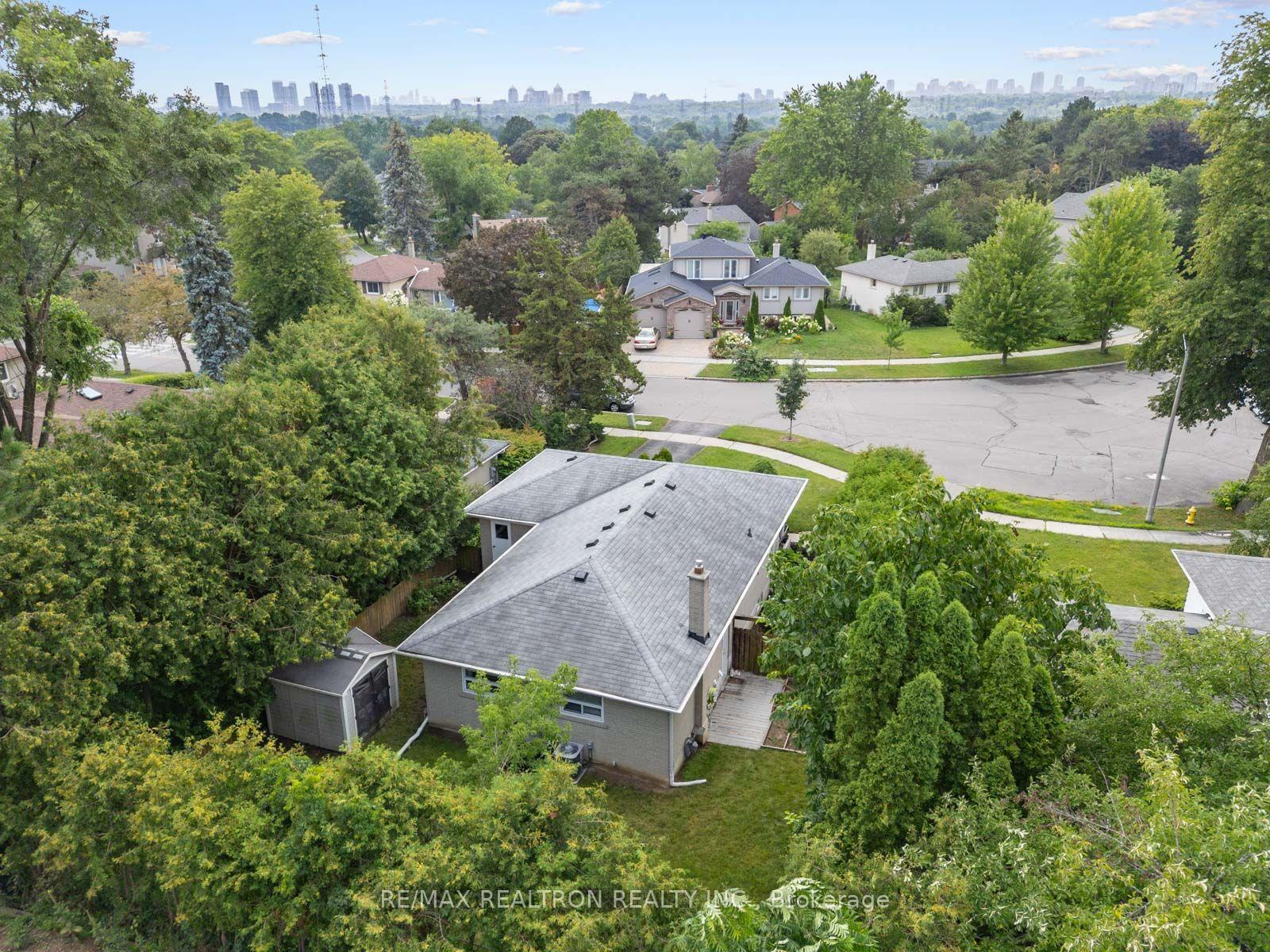 Photo 27 of 74 Threadneedle Crescent, North York, Hillcrest Village — HOMEH