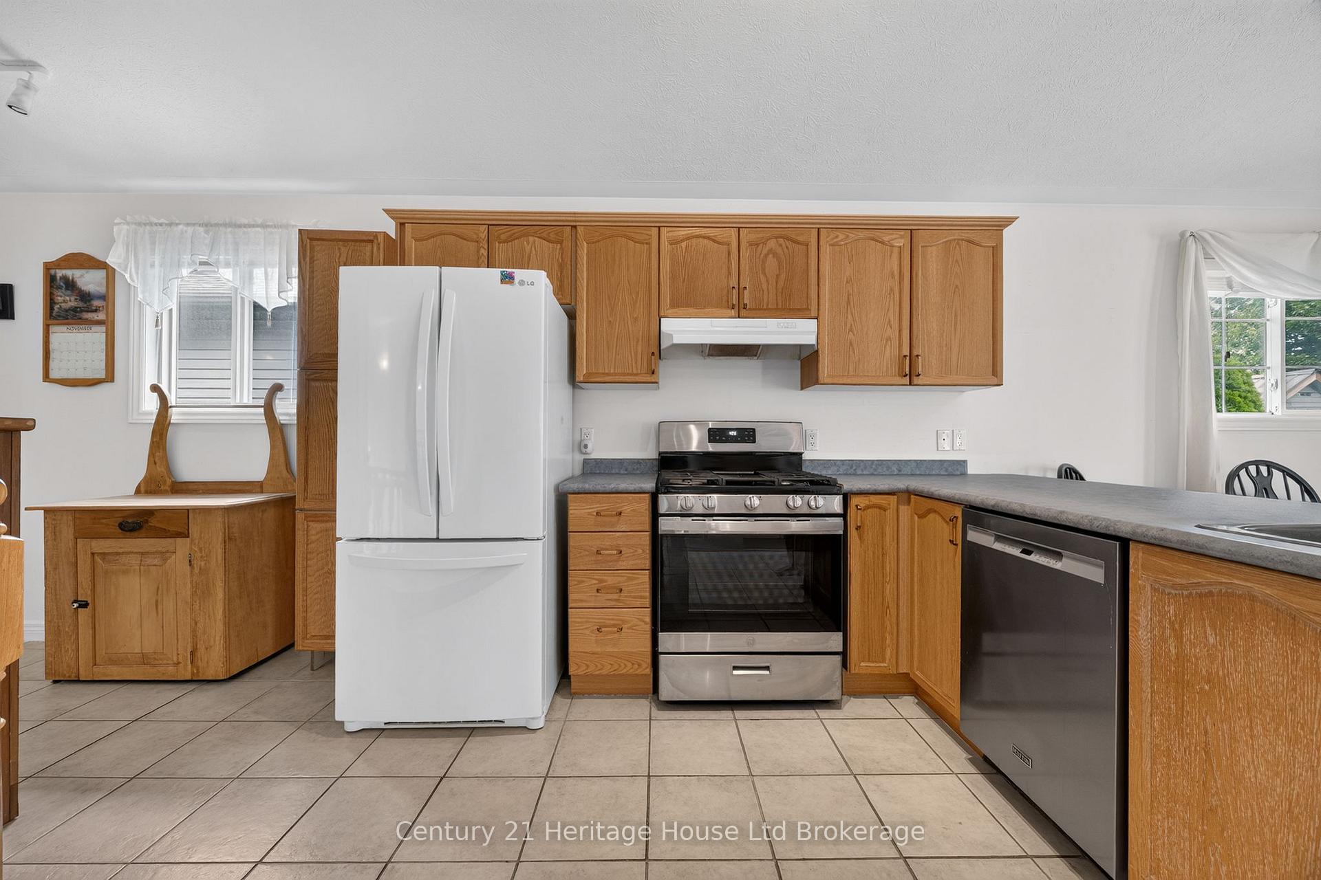Photo 4 of 26 Peach Street, Tillsonburg — HOMEH