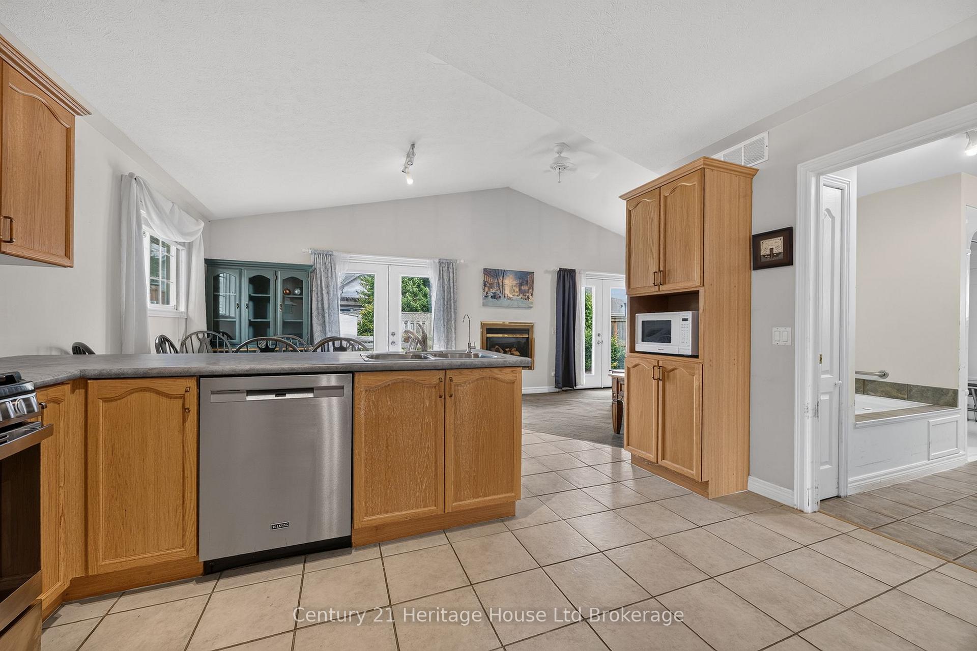 Photo 5 of 26 Peach Street, Tillsonburg — HOMEH