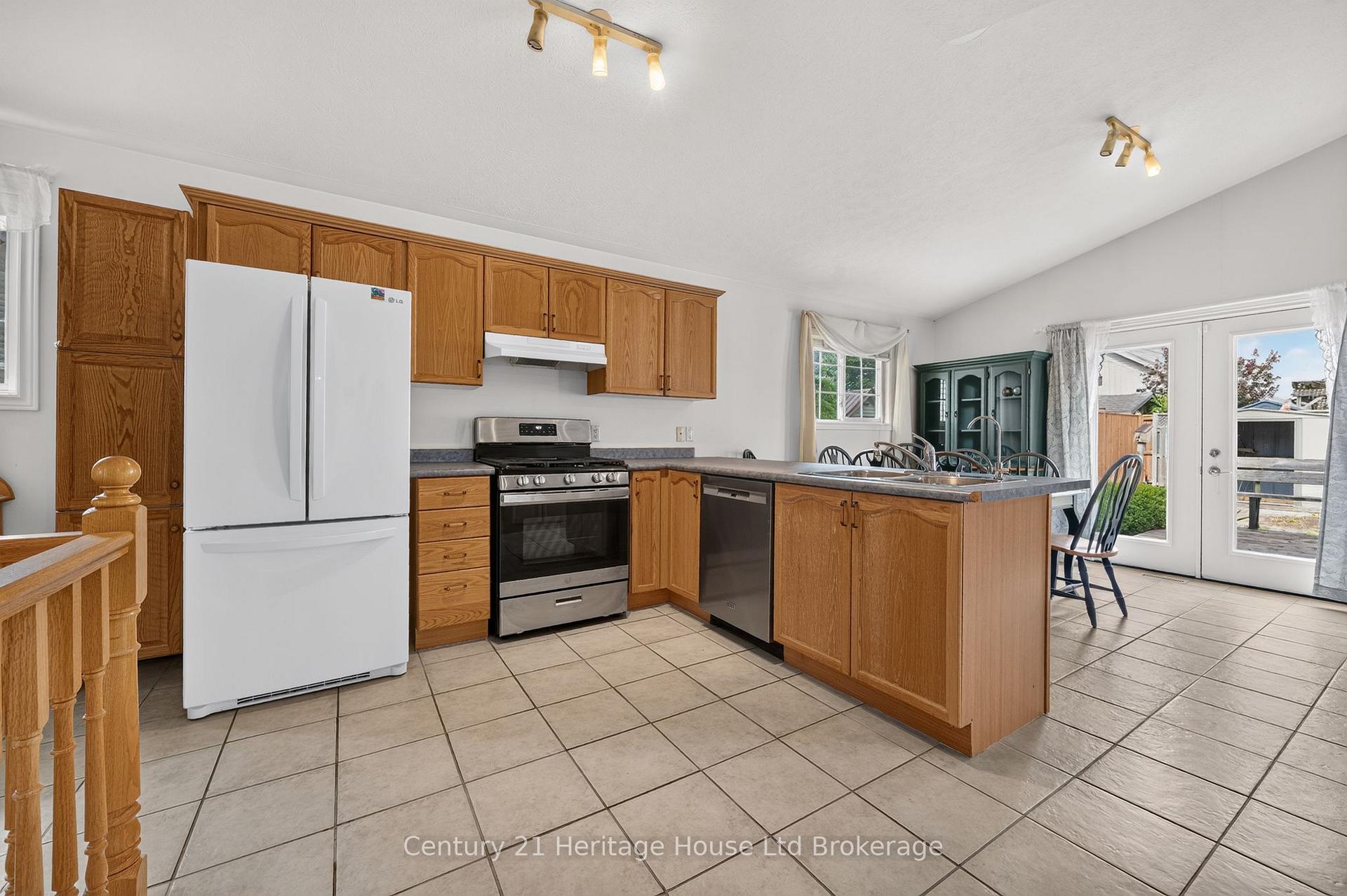 Photo 6 of 26 Peach Street, Tillsonburg — HOMEH