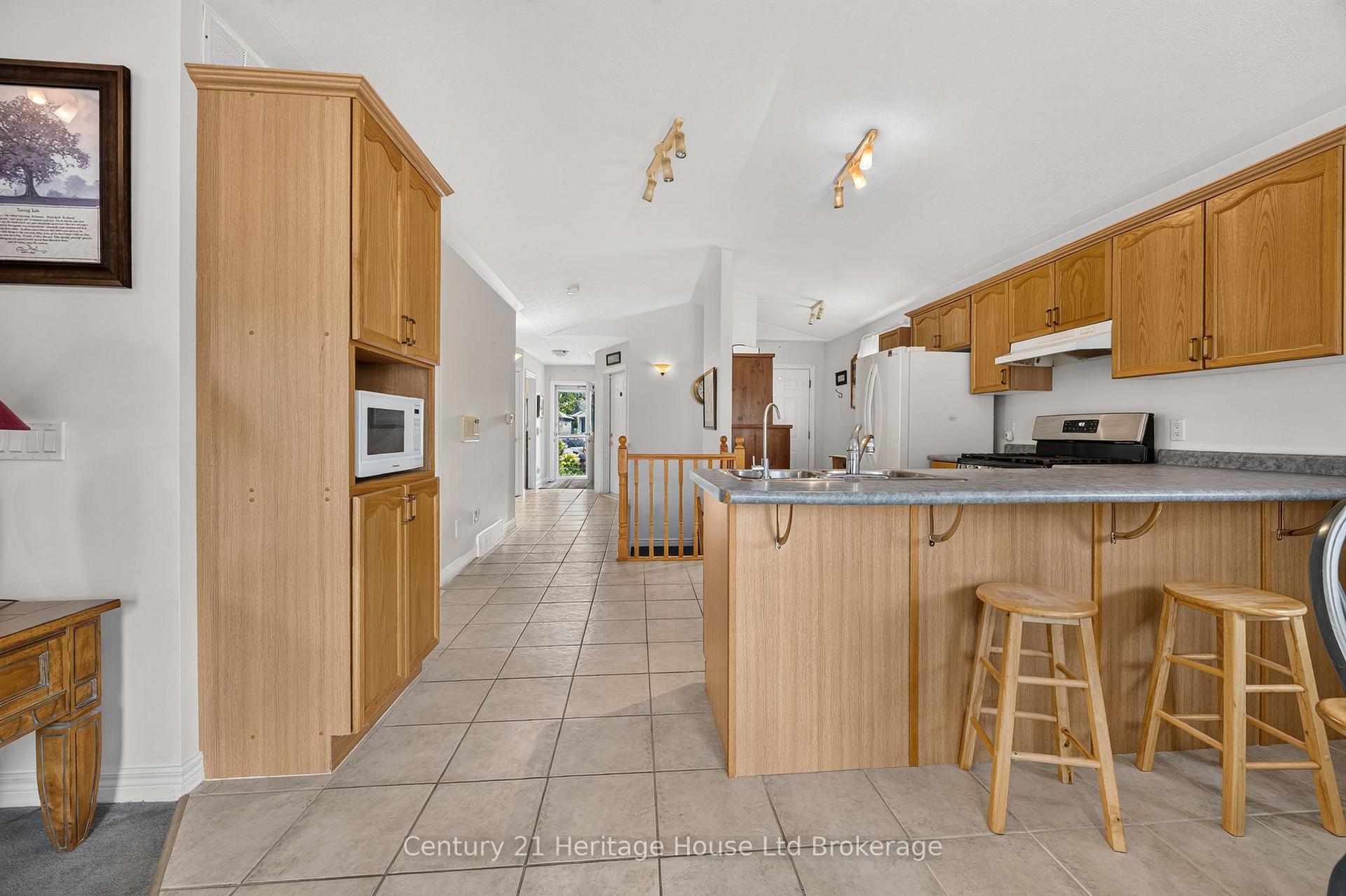 Photo 11 of 26 Peach Street, Tillsonburg — HOMEH