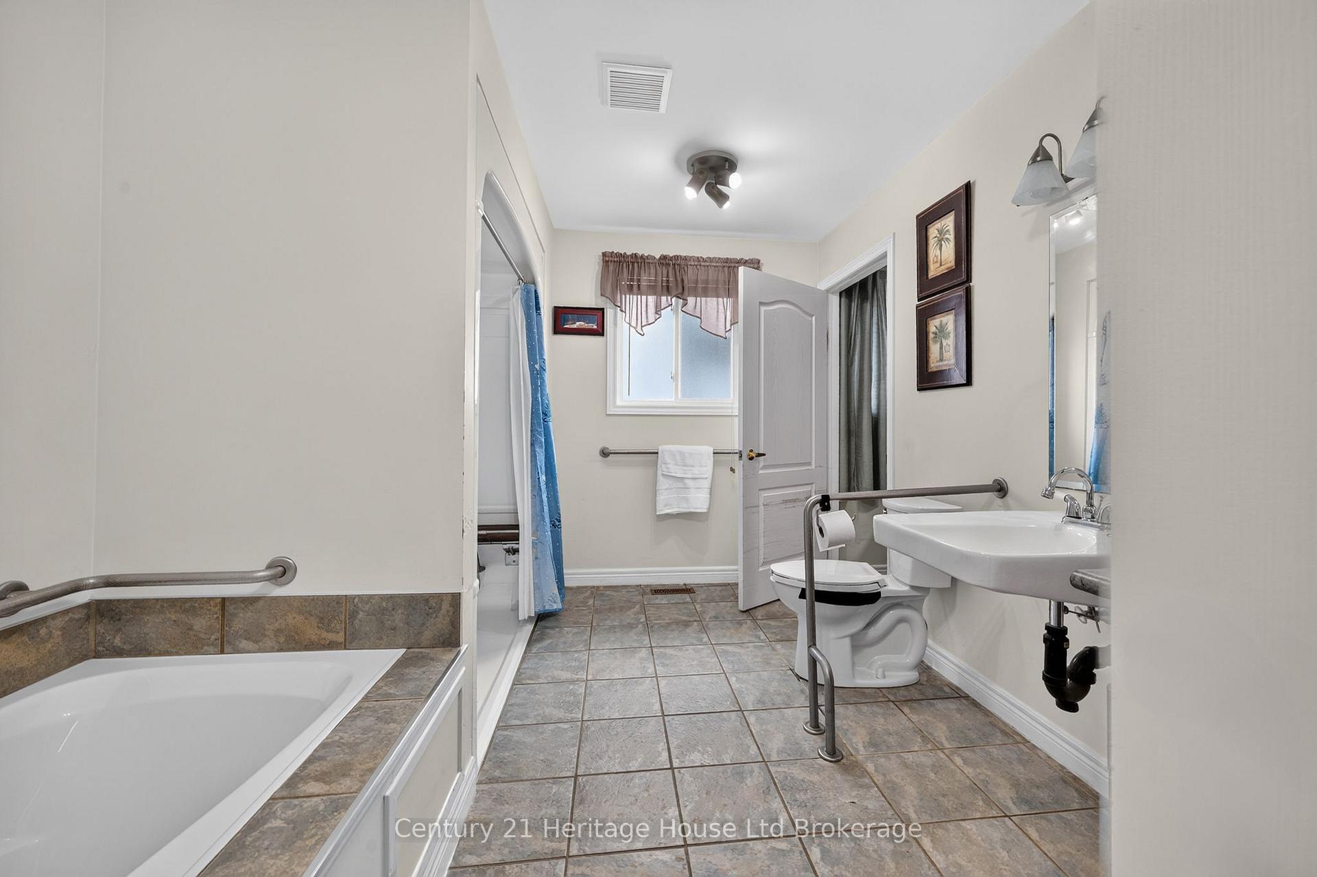Photo 14 of 26 Peach Street, Tillsonburg — HOMEH