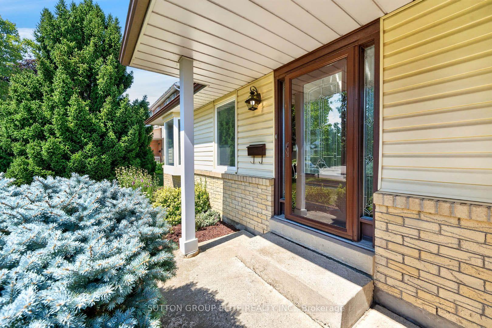 Photo 3 of 35 Mancroft Crescent, Brampton, Central Park — HOMEH