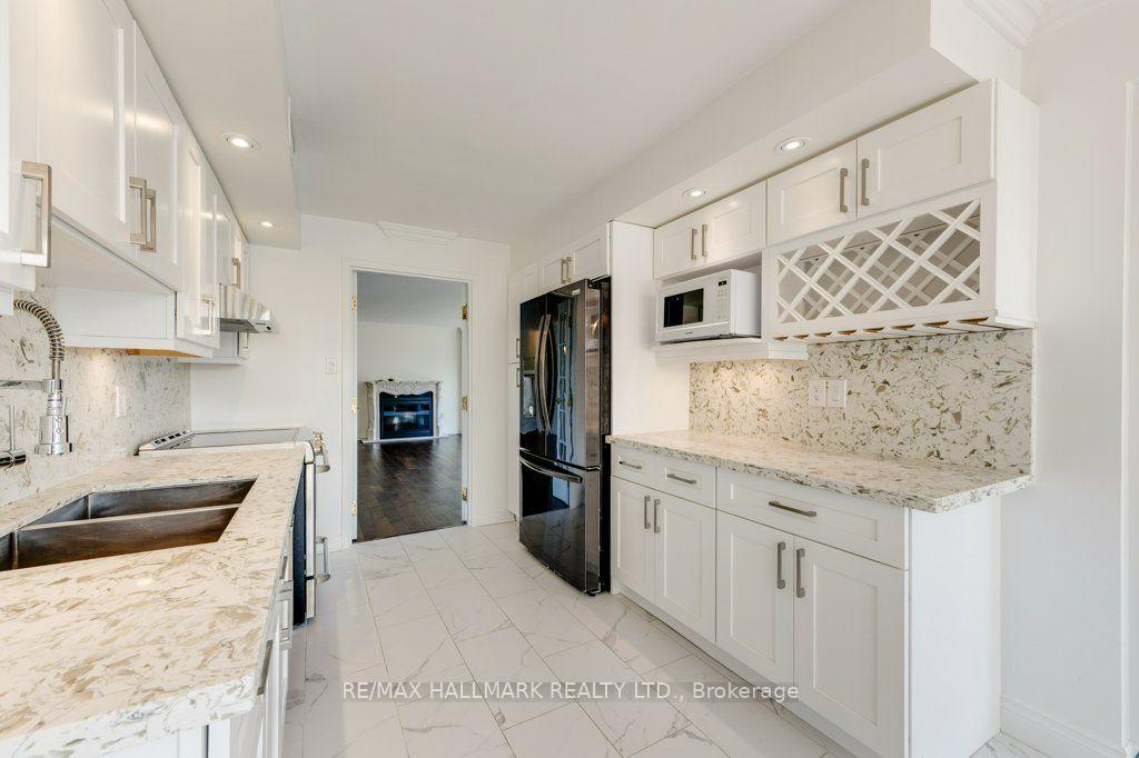 Photo 6 of Unit 404, 251 Queens Quay W, Toronto, Waterfront Communities — HOMEH