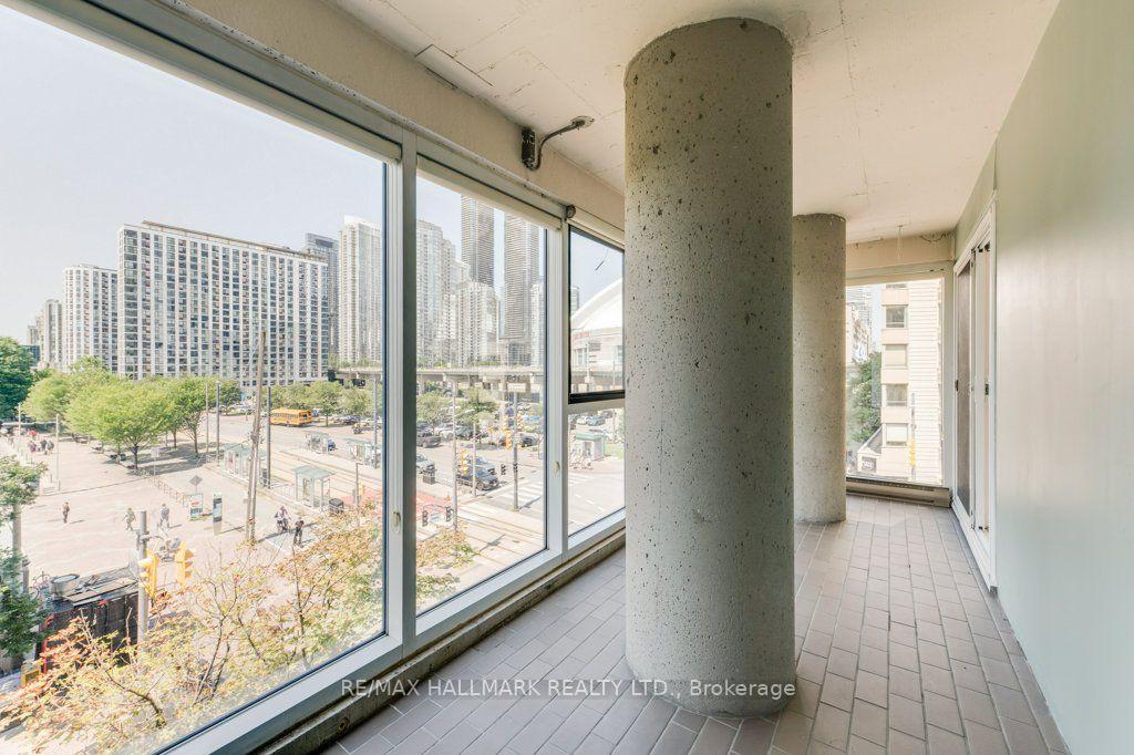 Photo 41 of Unit 404, 251 Queens Quay W, Toronto, Waterfront Communities — HOMEH