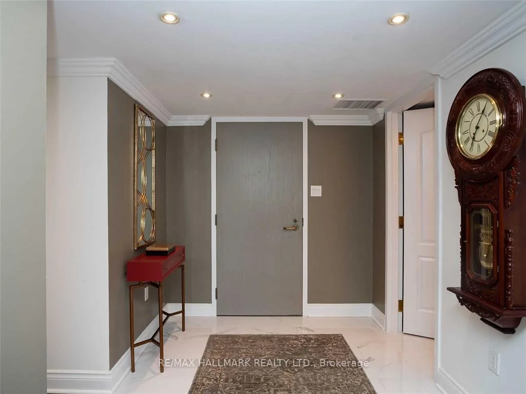Photo 7 of Unit 404, 251 Queens Quay W, Toronto, Waterfront Communities — HOMEH
