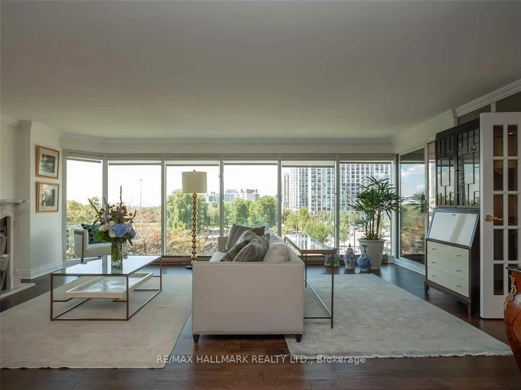 Photo 8 of Unit 404, 251 Queens Quay W, Toronto, Waterfront Communities — HOMEH