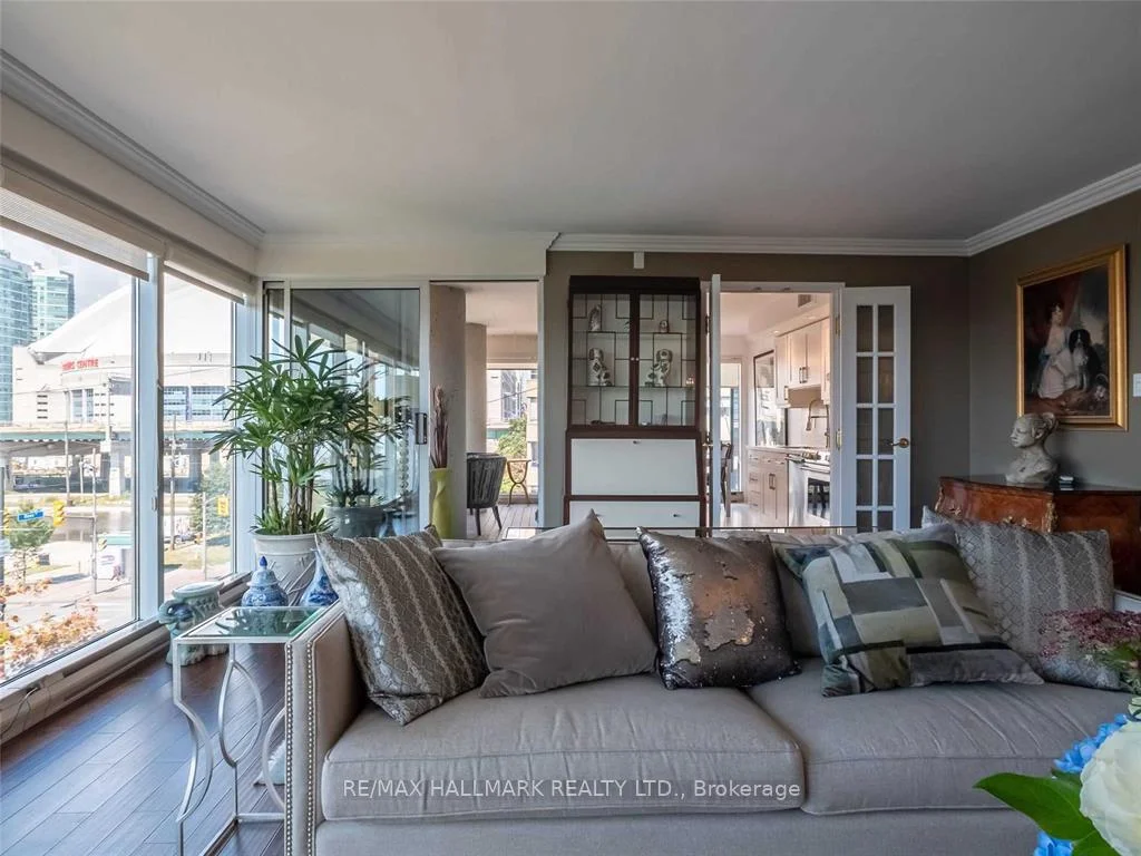 Photo 12 of Unit 404, 251 Queens Quay W, Toronto, Waterfront Communities — HOMEH