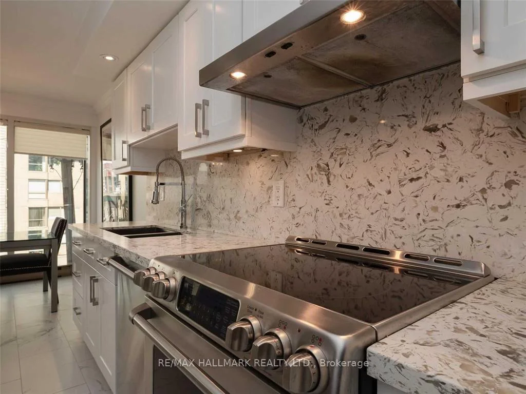 Photo 19 of Unit 404, 251 Queens Quay W, Toronto, Waterfront Communities — HOMEH