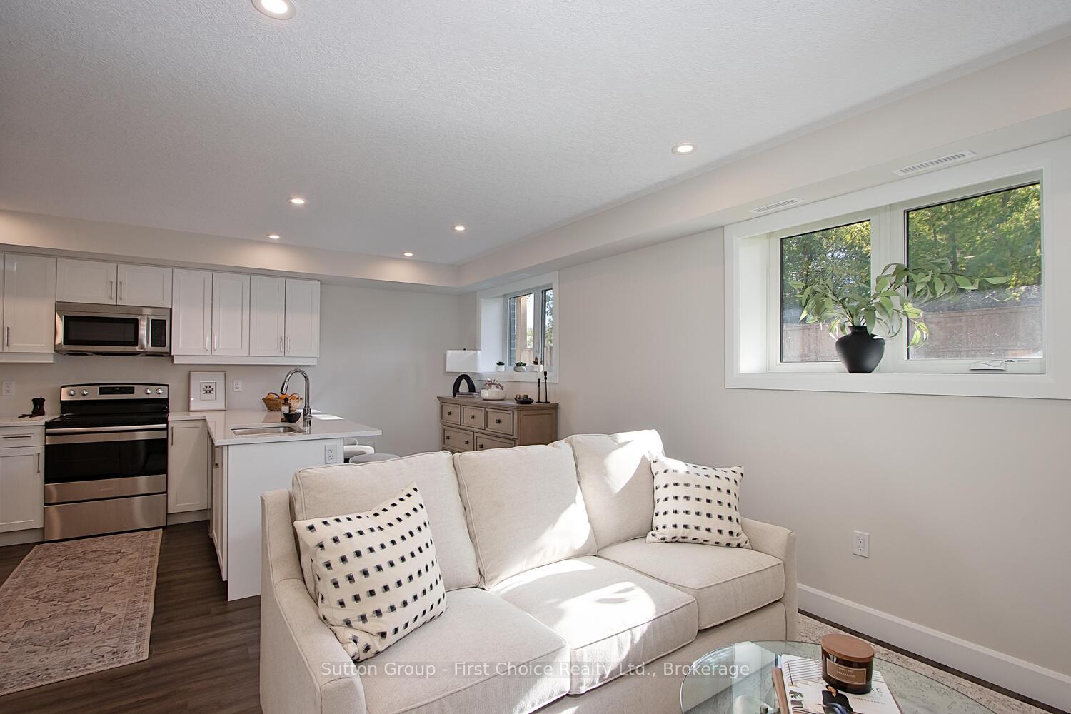 Photo 8 of Unit Unit 13, 3202 Vivian Line, Stratford — HOMEH