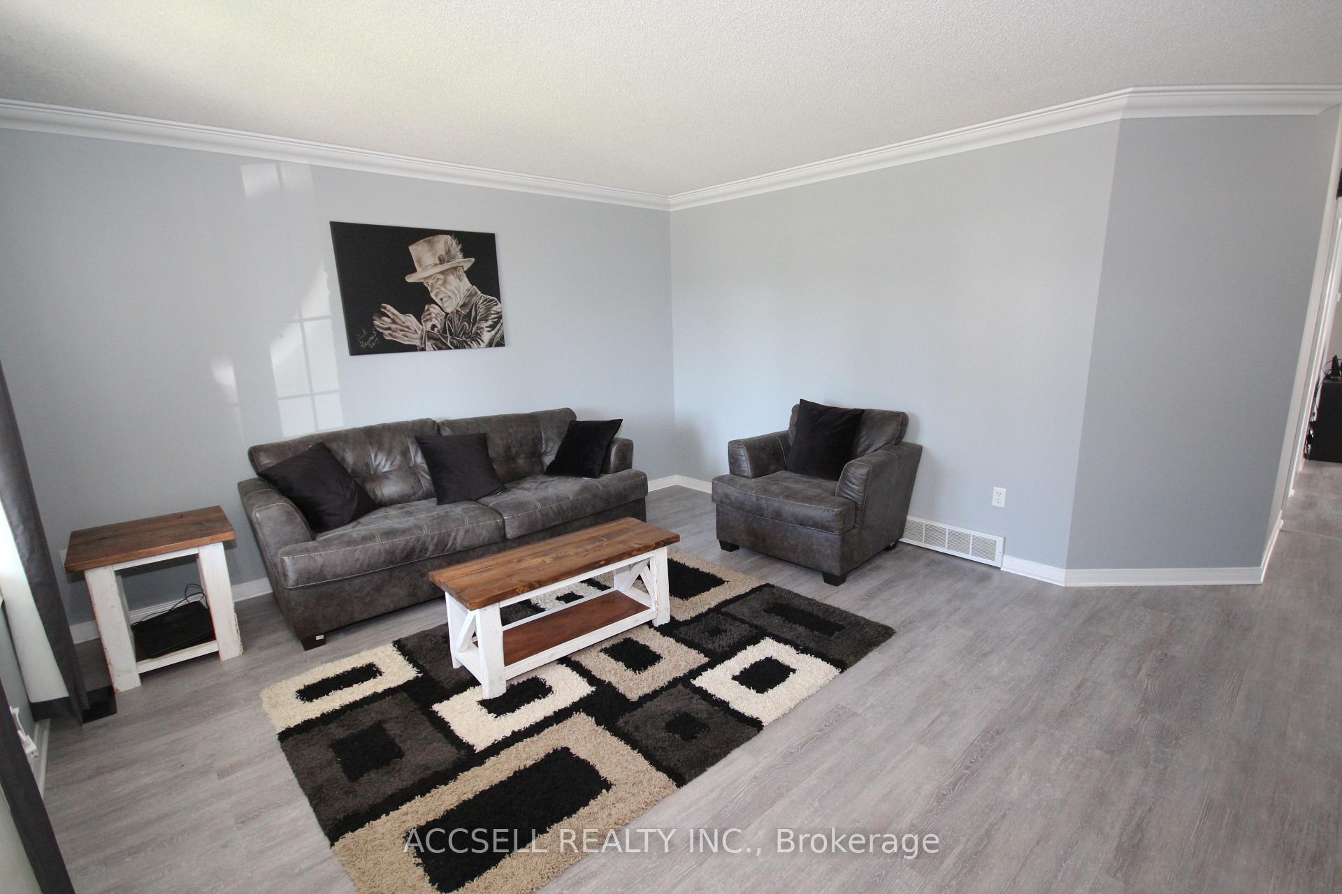 Photo 2 of 635 Highview Drive, St. Thomas — HOMEH