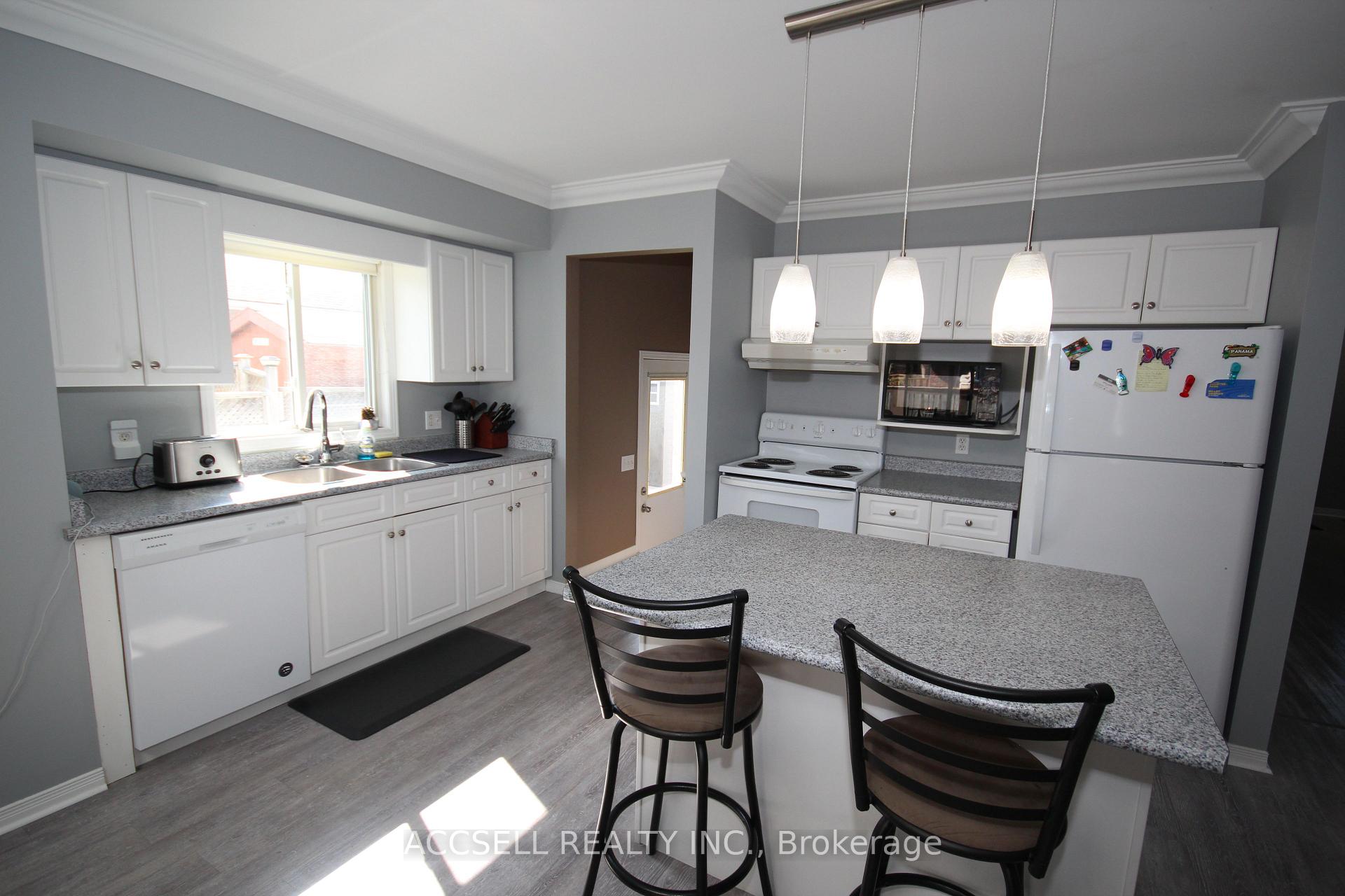 Photo 7 of 635 Highview Drive, St. Thomas — HOMEH