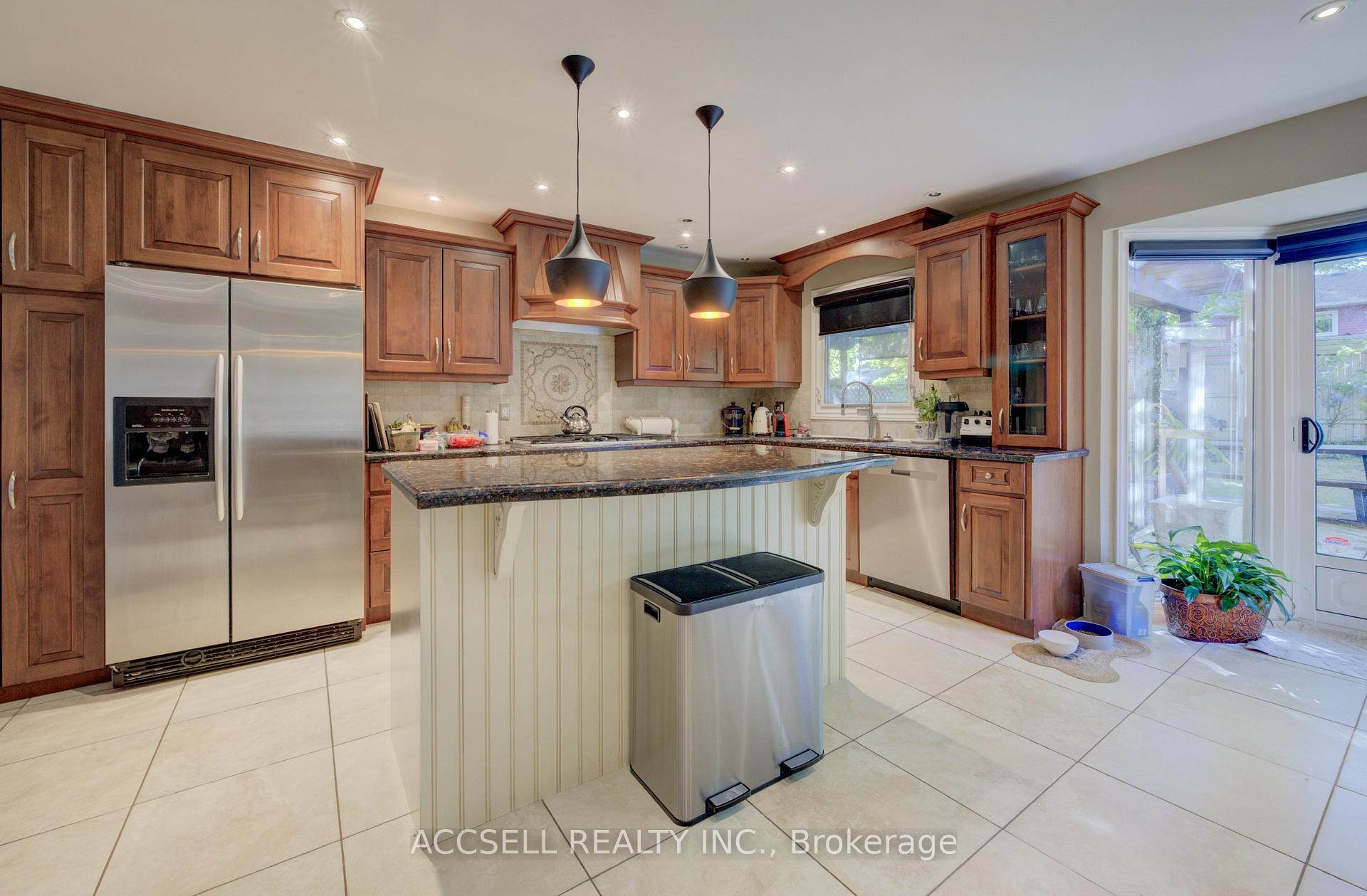 Photo 3 of 600 Highvalley Road, Hamilton, Ancaster — HOMEH