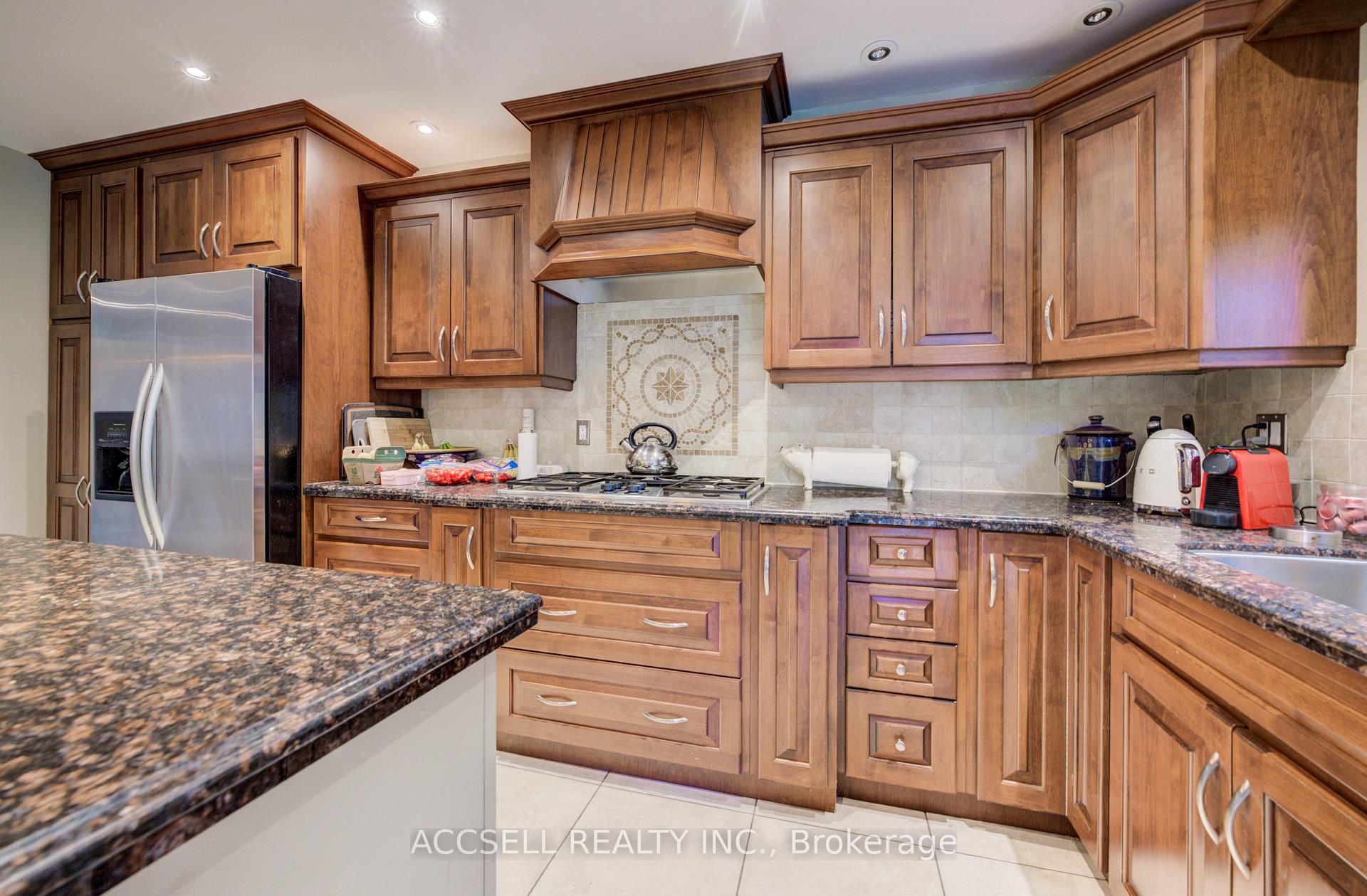 Photo 4 of 600 Highvalley Road, Hamilton, Ancaster — HOMEH