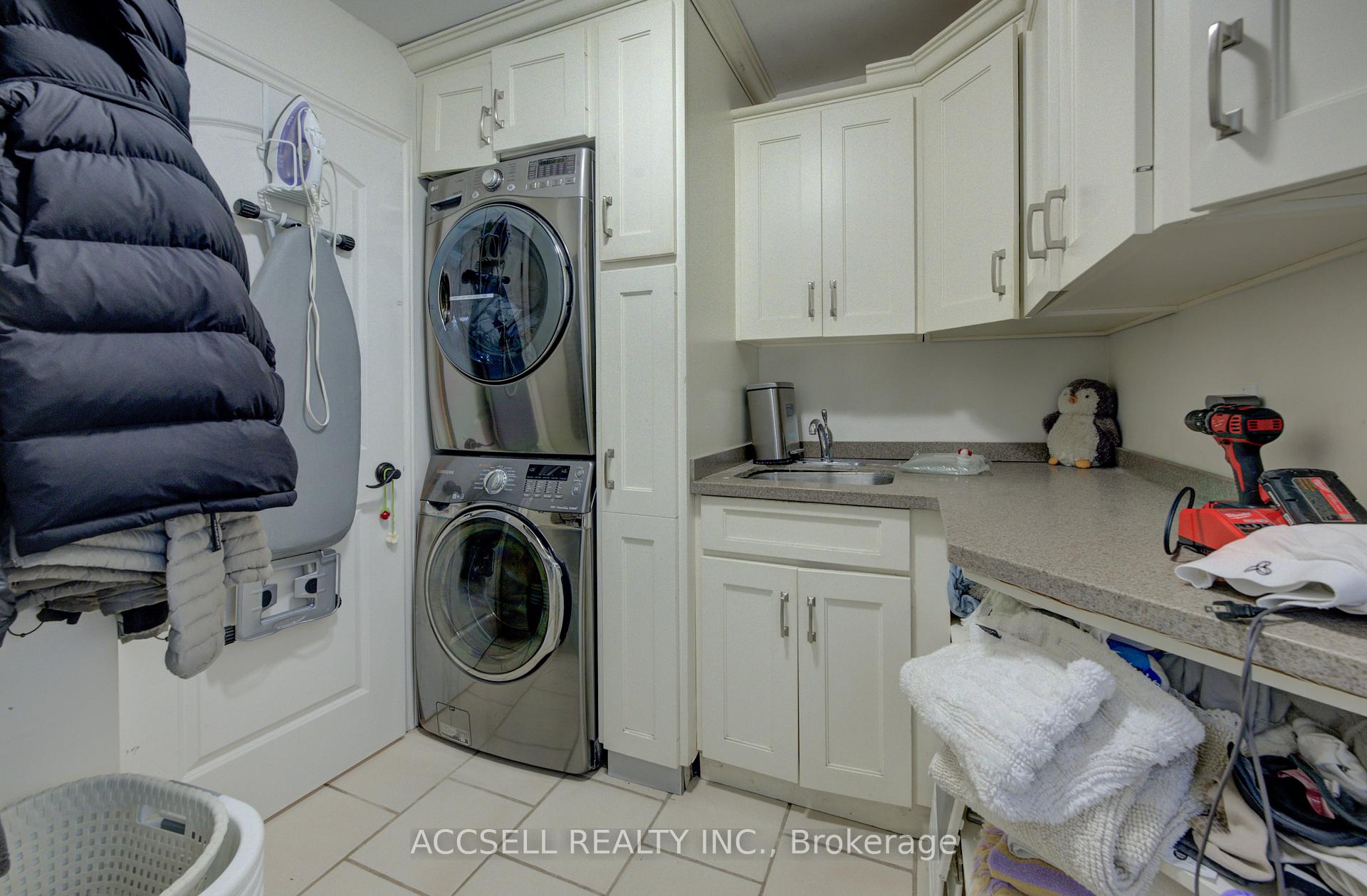 Photo 10 of 600 Highvalley Road, Hamilton, Ancaster — HOMEH