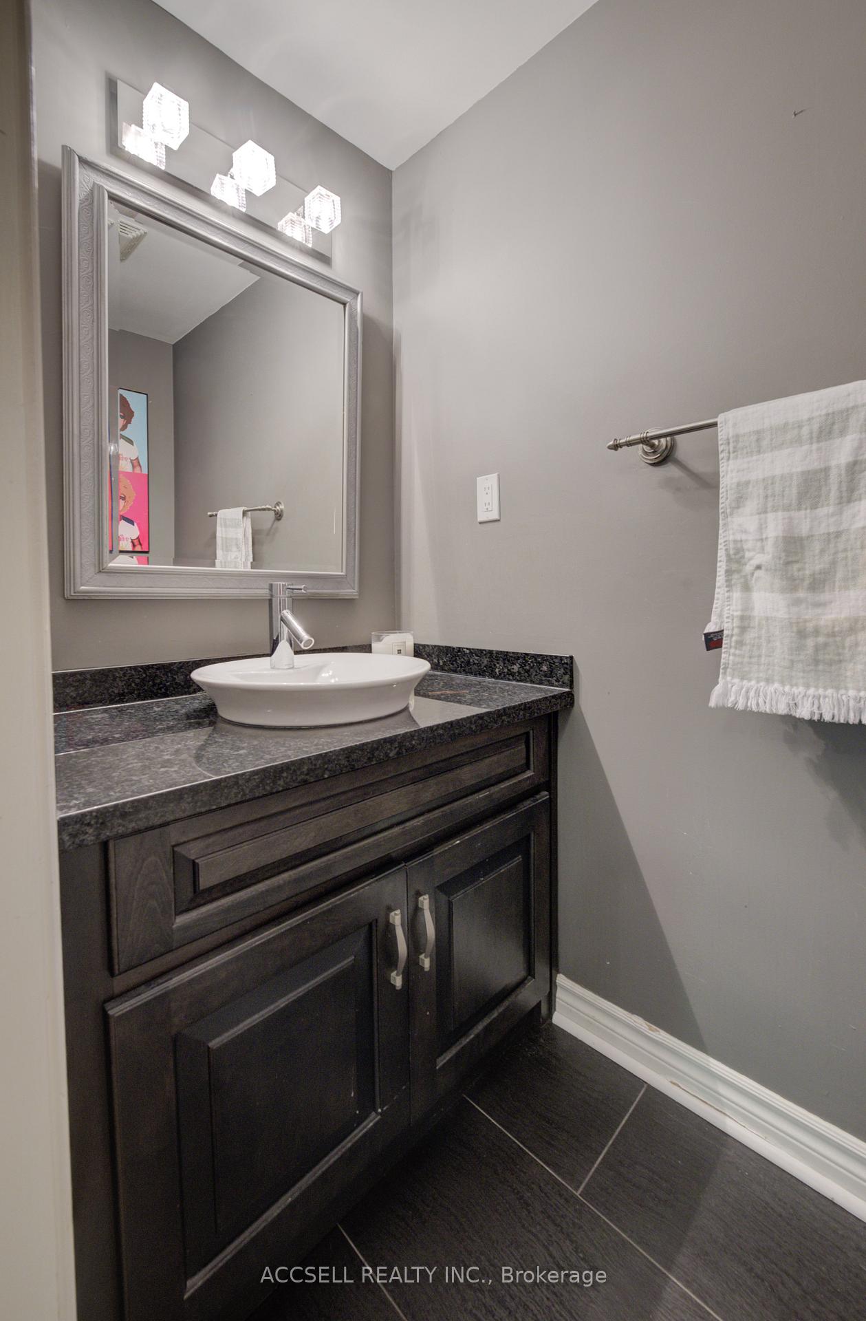Photo 11 of 600 Highvalley Road, Hamilton, Ancaster — HOMEH