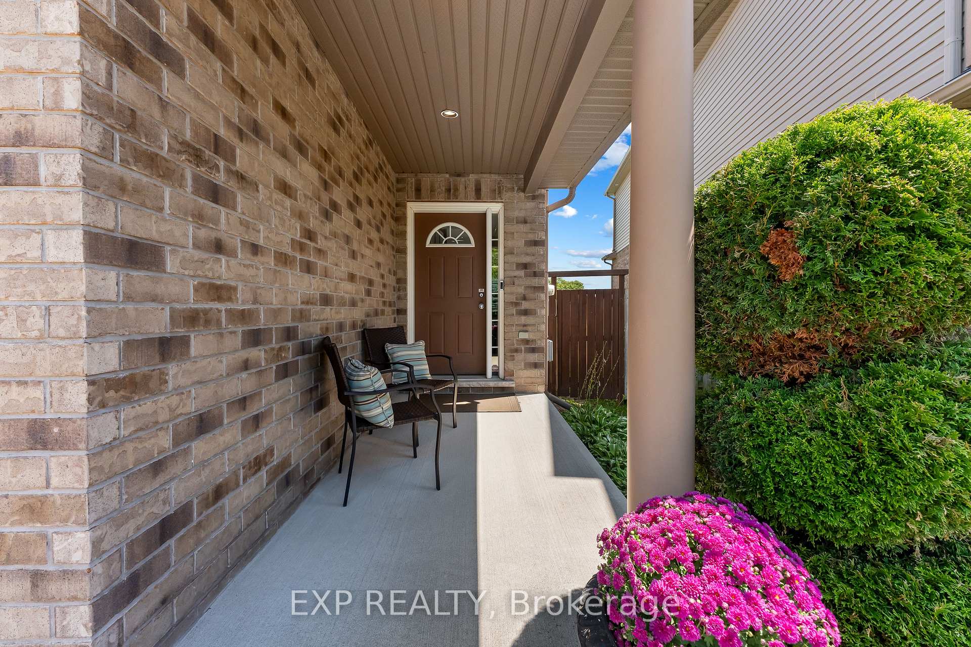 Photo 3 of 6648 Mary Drive, Niagara Falls, Forestview — HOMEH