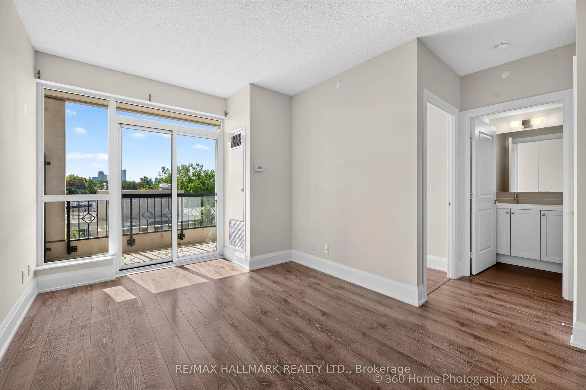 Photo 17 of Unit 711, 2 Old Mill Drive, Toronto, High Park-Swansea — HOMEH