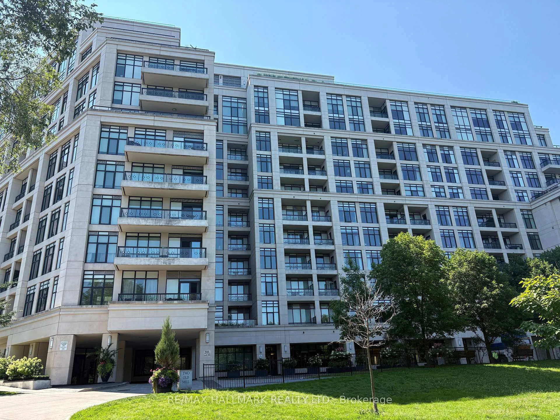 Photo 2 of Unit 711, 2 Old Mill Drive, Toronto, High Park-Swansea — HOMEH