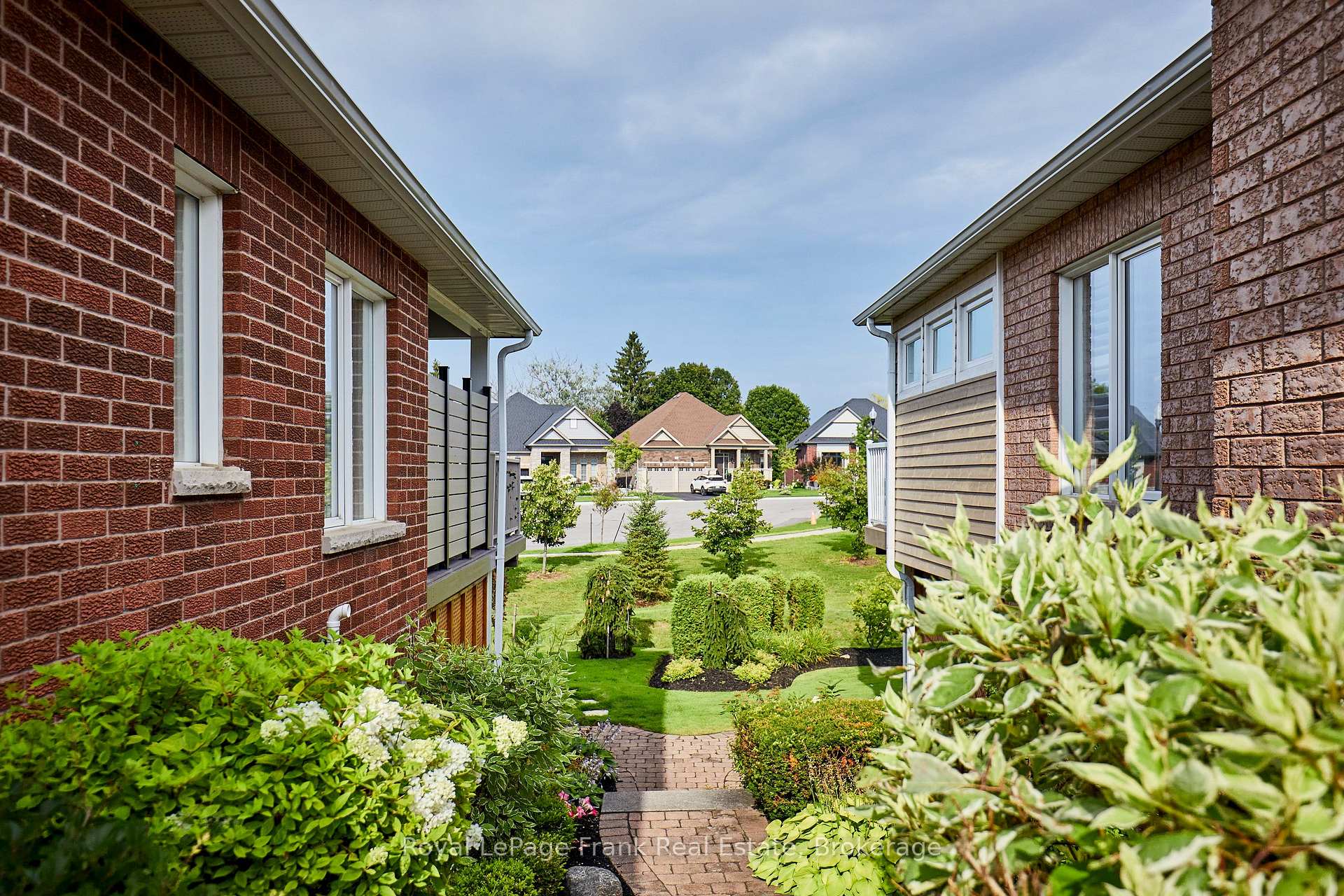 Photo 2 of 57 Waterbury Crescent, Scugog, Port Perry — HOMEH