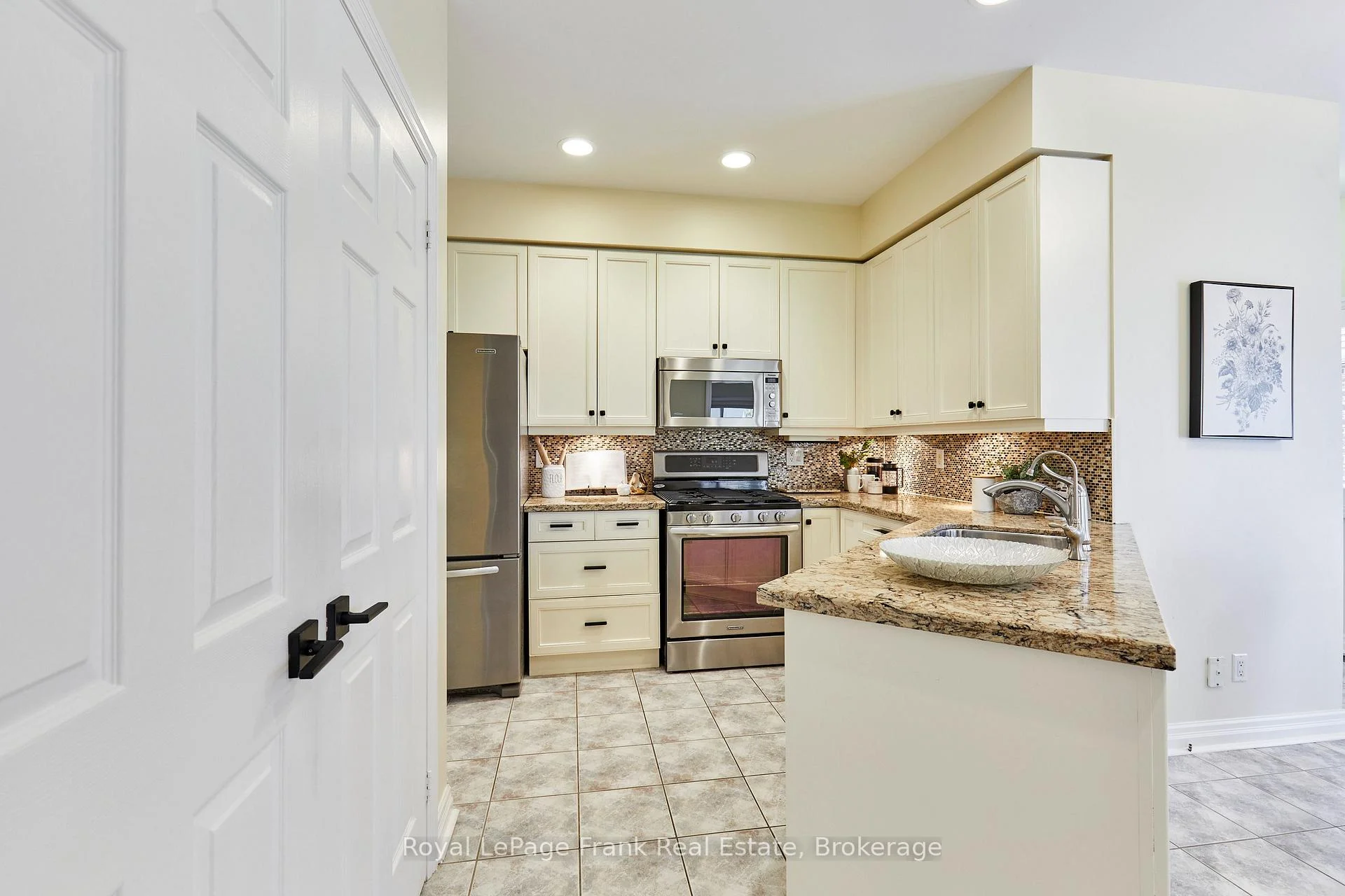 Photo 68 of 57 Waterbury Crescent, Scugog, Port Perry — HOMEH