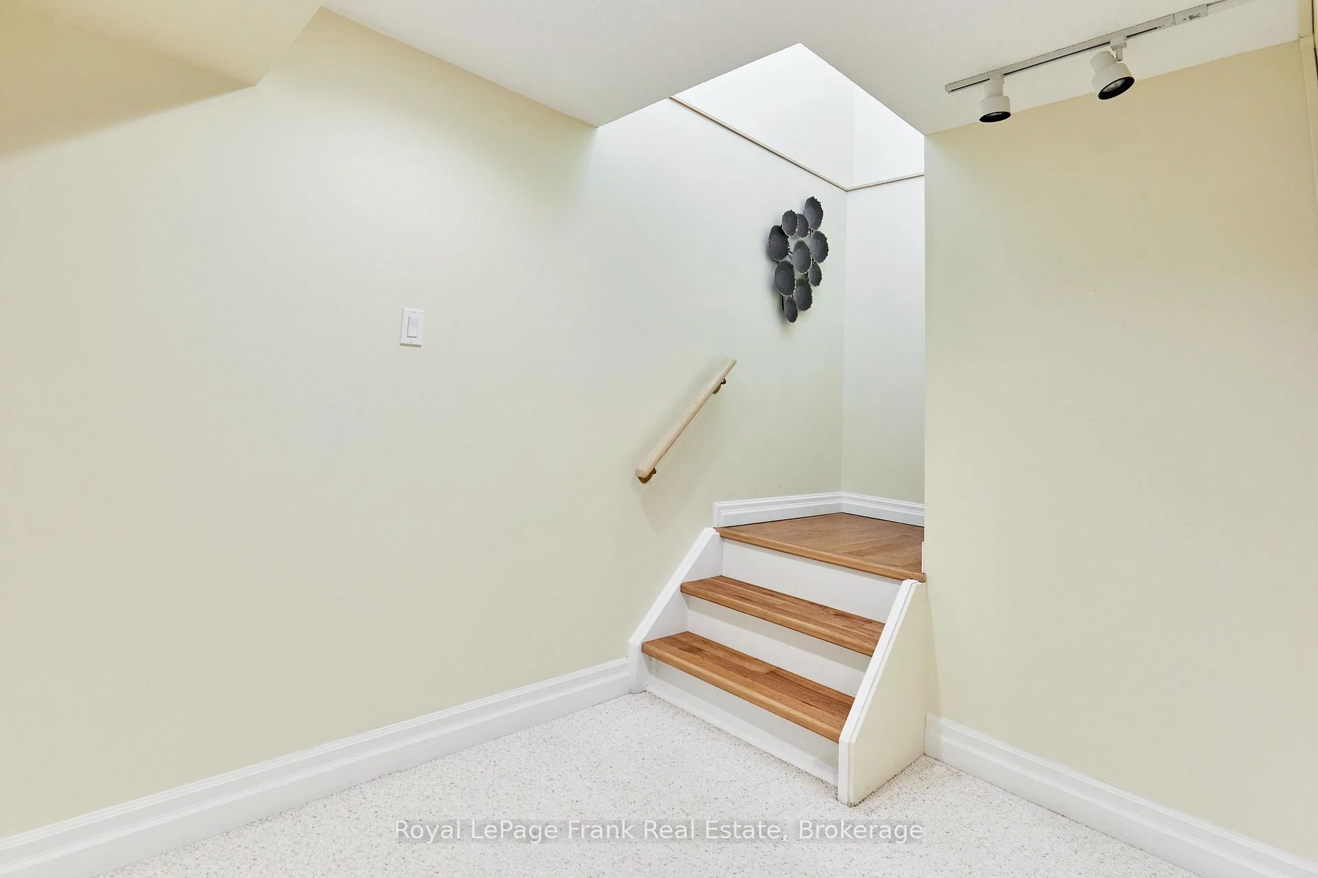 Photo 87 of 57 Waterbury Crescent, Scugog, Port Perry — HOMEH